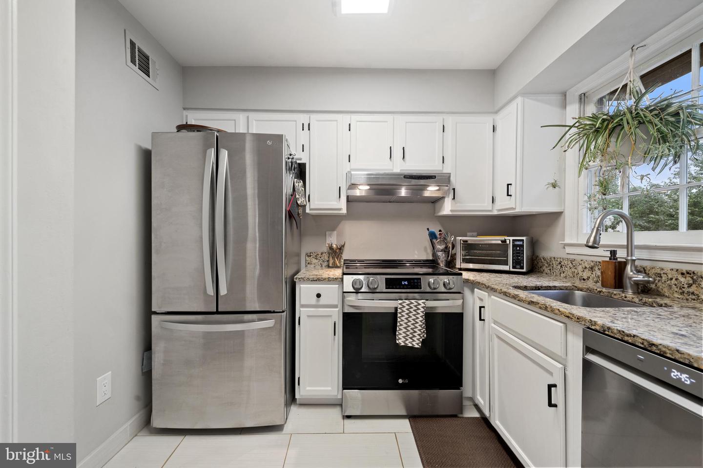 257 DAVIS AVE SW, LEESBURG, Virginia 20175, 3 Bedrooms Bedrooms, ,2 BathroomsBathrooms,Residential,For sale,257 DAVIS AVE SW,VALO2094010 MLS # VALO2094010