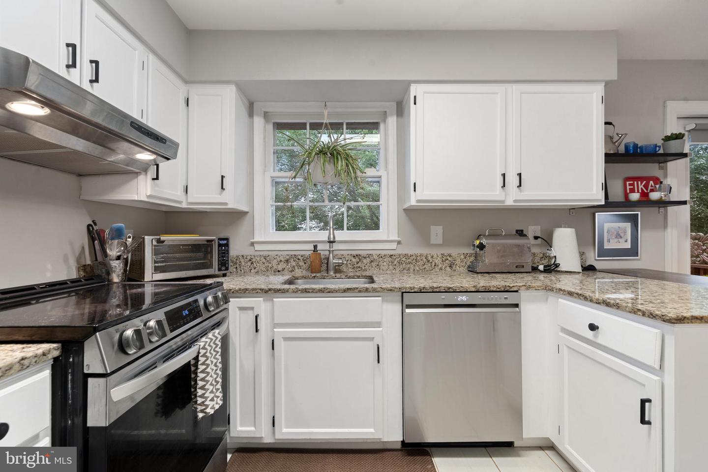 257 DAVIS AVE SW, LEESBURG, Virginia 20175, 3 Bedrooms Bedrooms, ,2 BathroomsBathrooms,Residential,For sale,257 DAVIS AVE SW,VALO2094010 MLS # VALO2094010