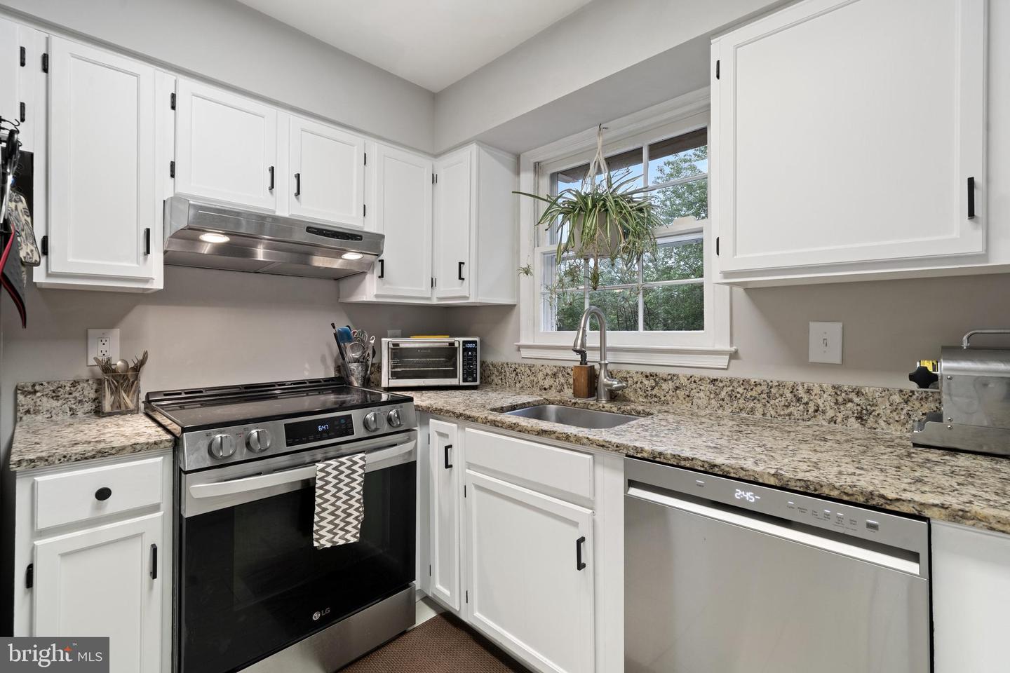 257 DAVIS AVE SW, LEESBURG, Virginia 20175, 3 Bedrooms Bedrooms, ,2 BathroomsBathrooms,Residential,For sale,257 DAVIS AVE SW,VALO2094010 MLS # VALO2094010