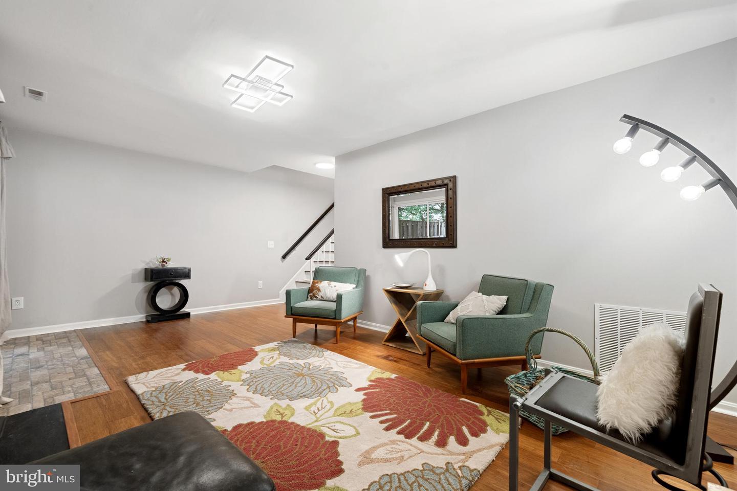257 DAVIS AVE SW, LEESBURG, Virginia 20175, 3 Bedrooms Bedrooms, ,2 BathroomsBathrooms,Residential,For sale,257 DAVIS AVE SW,VALO2094010 MLS # VALO2094010
