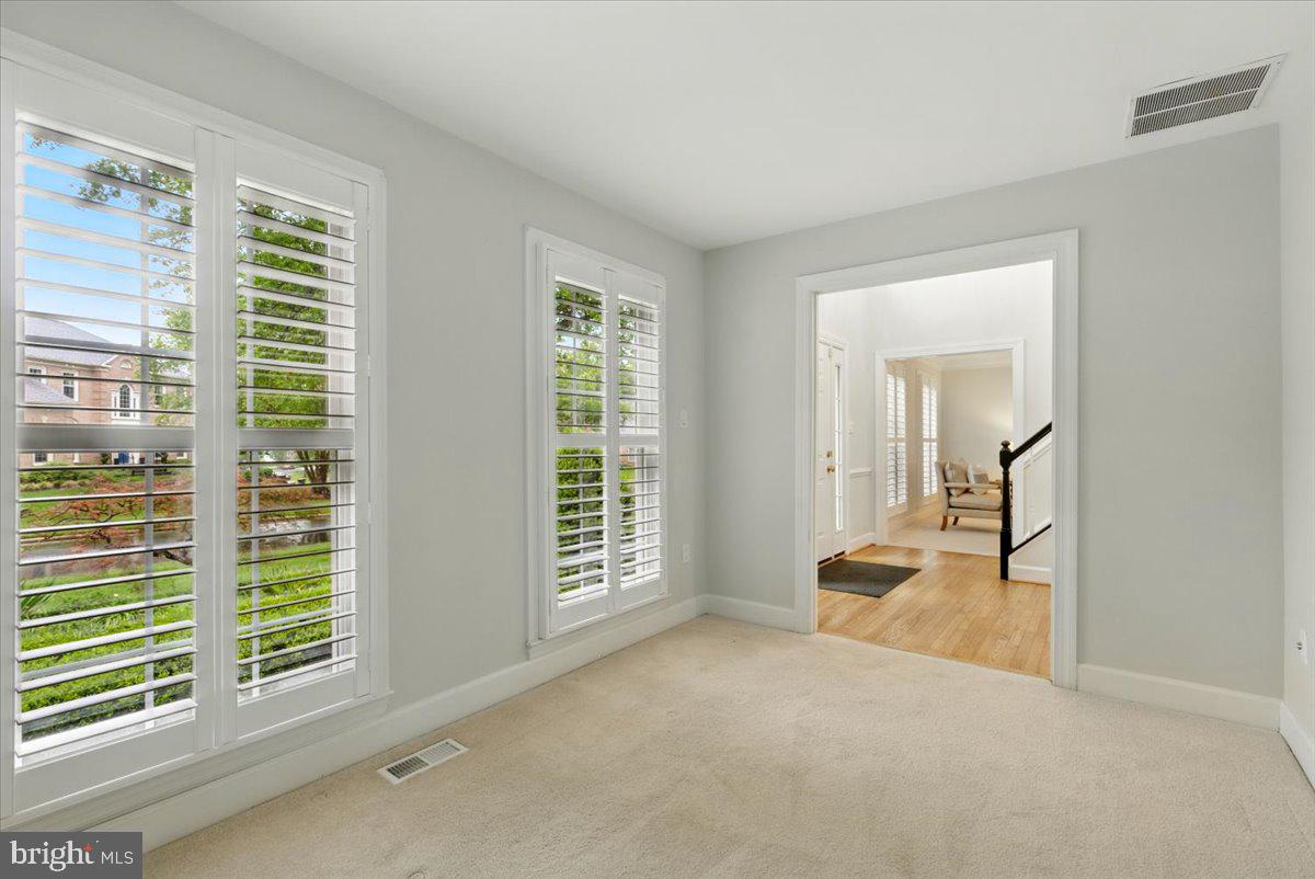 9310 HALLSTON CT, FAIRFAX STATION, Virginia 22039, 5 Bedrooms Bedrooms, ,4 BathroomsBathrooms,Residential,For sale,9310 HALLSTON CT,VAFX2234786 MLS # VAFX2234786