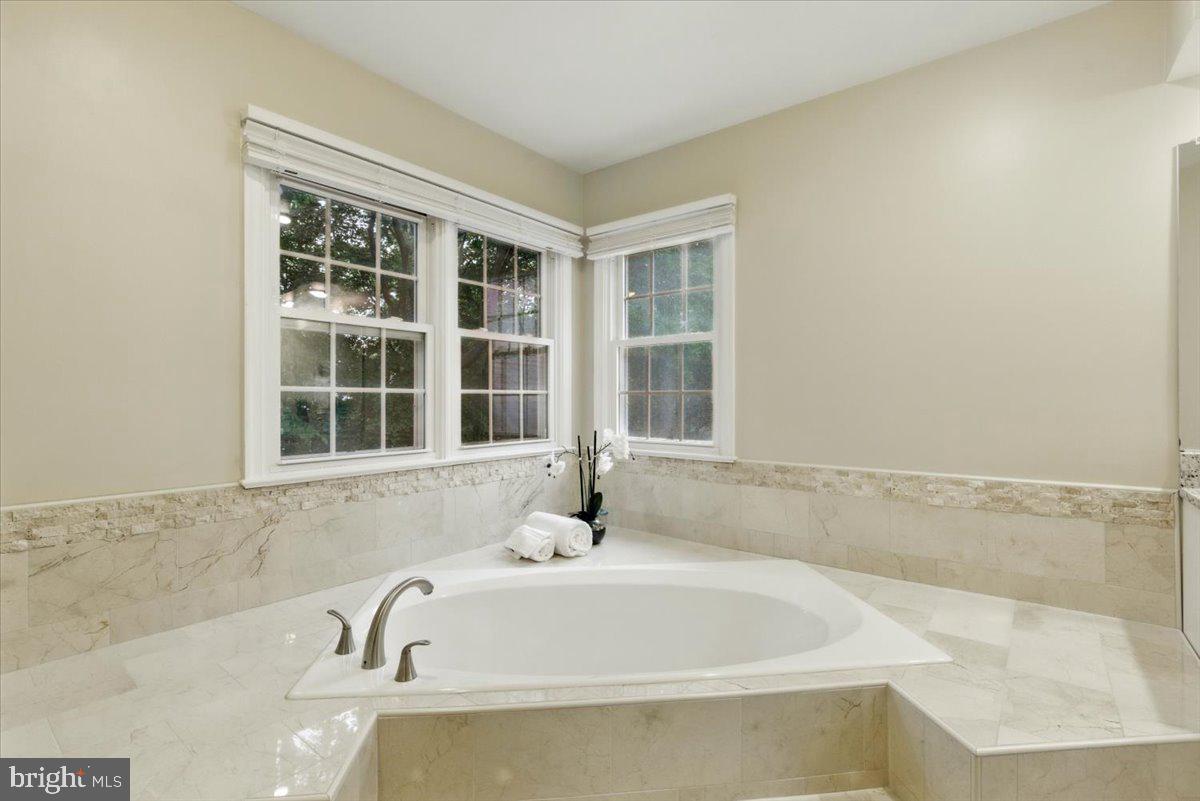 9310 HALLSTON CT, FAIRFAX STATION, Virginia 22039, 5 Bedrooms Bedrooms, ,4 BathroomsBathrooms,Residential,For sale,9310 HALLSTON CT,VAFX2234786 MLS # VAFX2234786