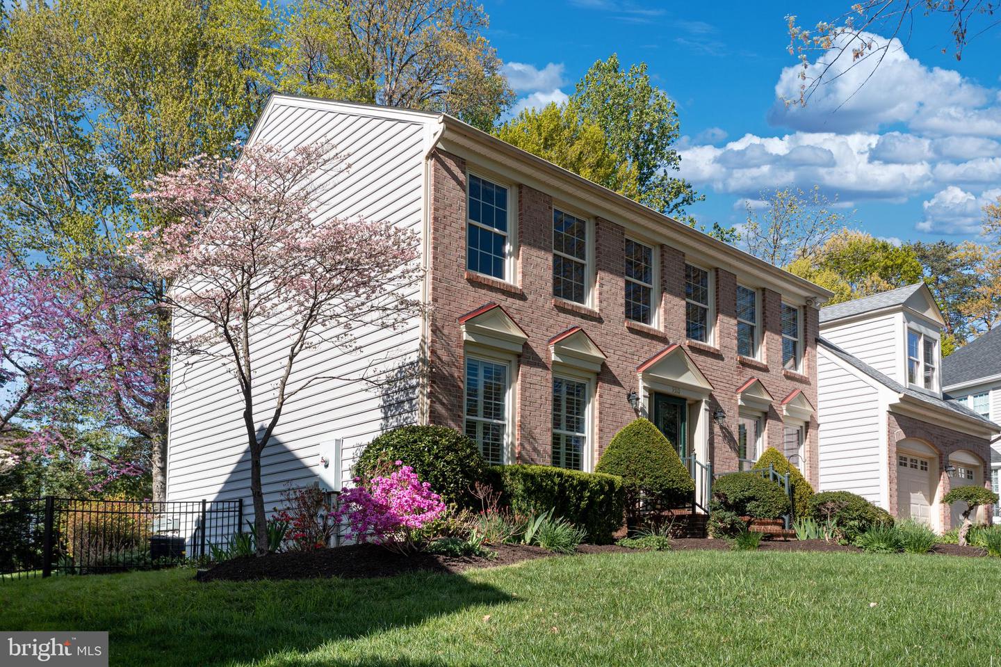9310 HALLSTON CT, FAIRFAX STATION, Virginia 22039, 5 Bedrooms Bedrooms, ,4 BathroomsBathrooms,Residential,For sale,9310 HALLSTON CT,VAFX2234786 MLS # VAFX2234786