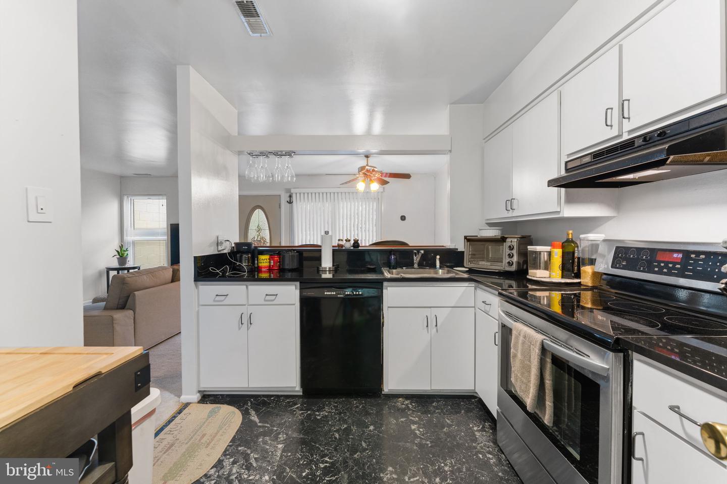 3950 WOODHUE PL #16, ALEXANDRIA, Virginia 22309, 2 Bedrooms Bedrooms, ,1 BathroomBathrooms,Residential,For sale,3950 WOODHUE PL #16,VAFX2235224 MLS # VAFX2235224