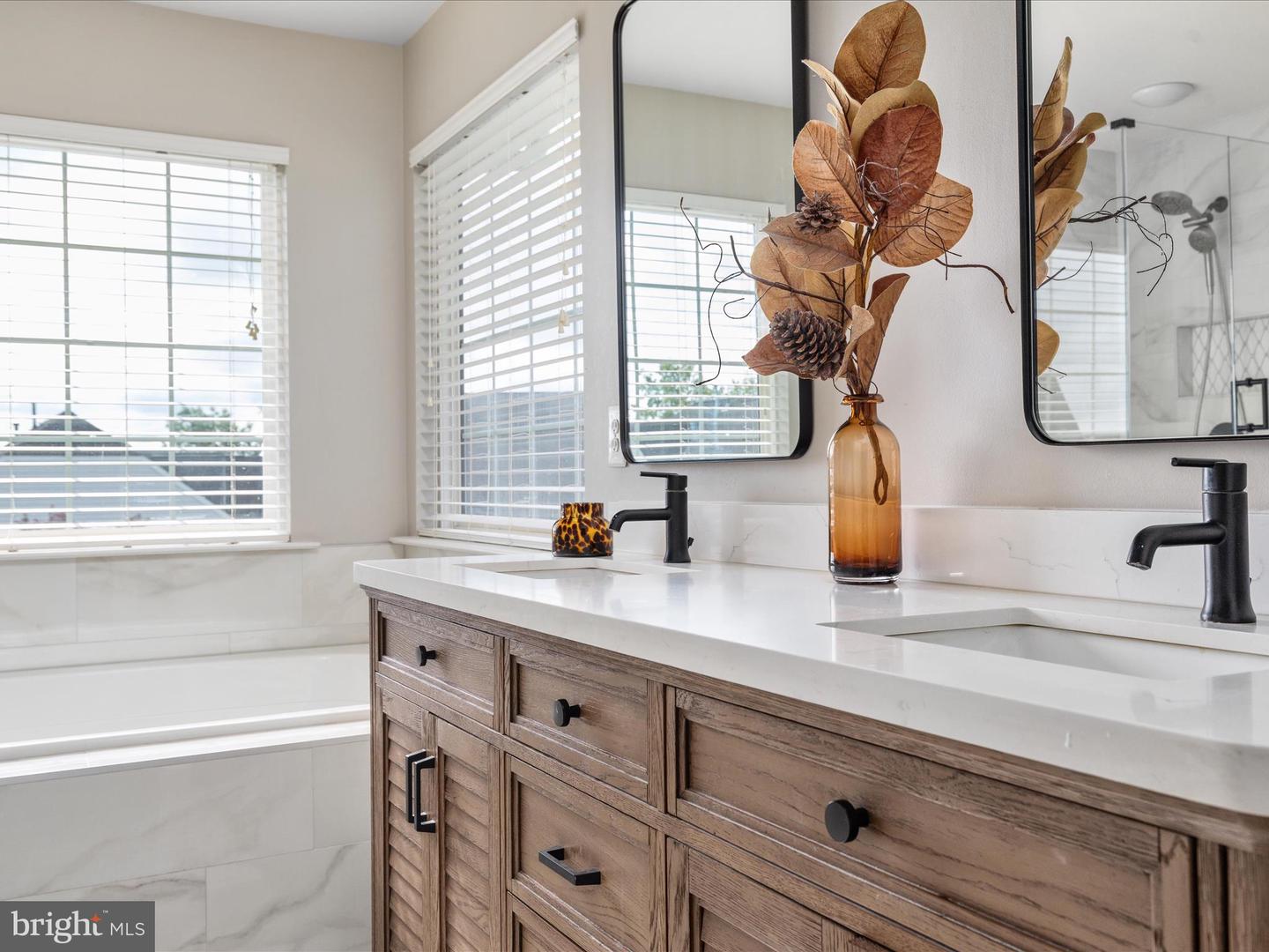 8705 LORDS VIEW LOOP, GAINESVILLE, Virginia 20155, 5 Bedrooms Bedrooms, ,4 BathroomsBathrooms,Residential,For sale,8705 LORDS VIEW LOOP,VAPW2092380 MLS # VAPW2092380