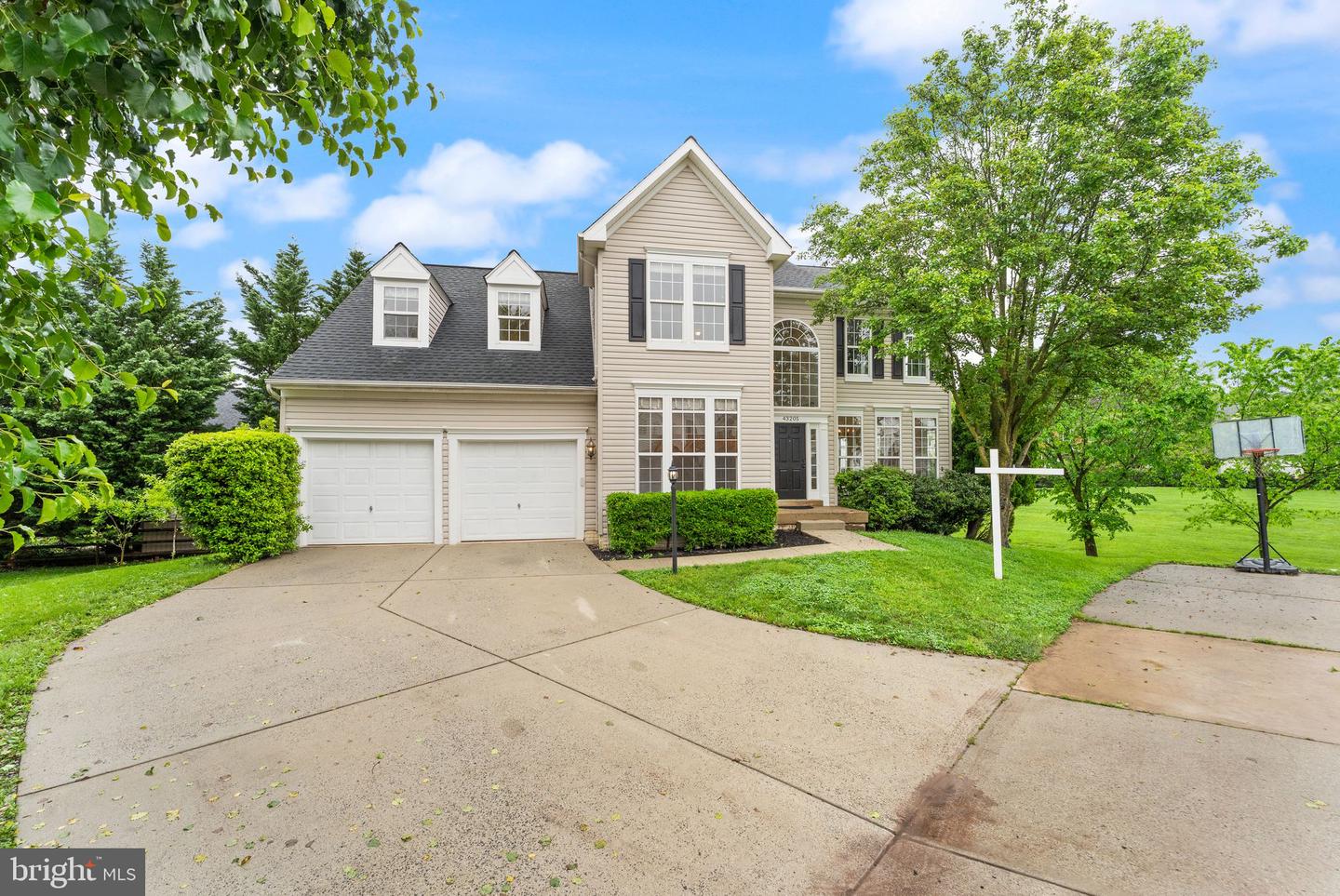 43205 CARDSTON PL, LEESBURG, Virginia 20176, 4 Bedrooms Bedrooms, ,2 BathroomsBathrooms,Residential,For sale,43205 CARDSTON PL,VALO2094326 MLS # VALO2094326
