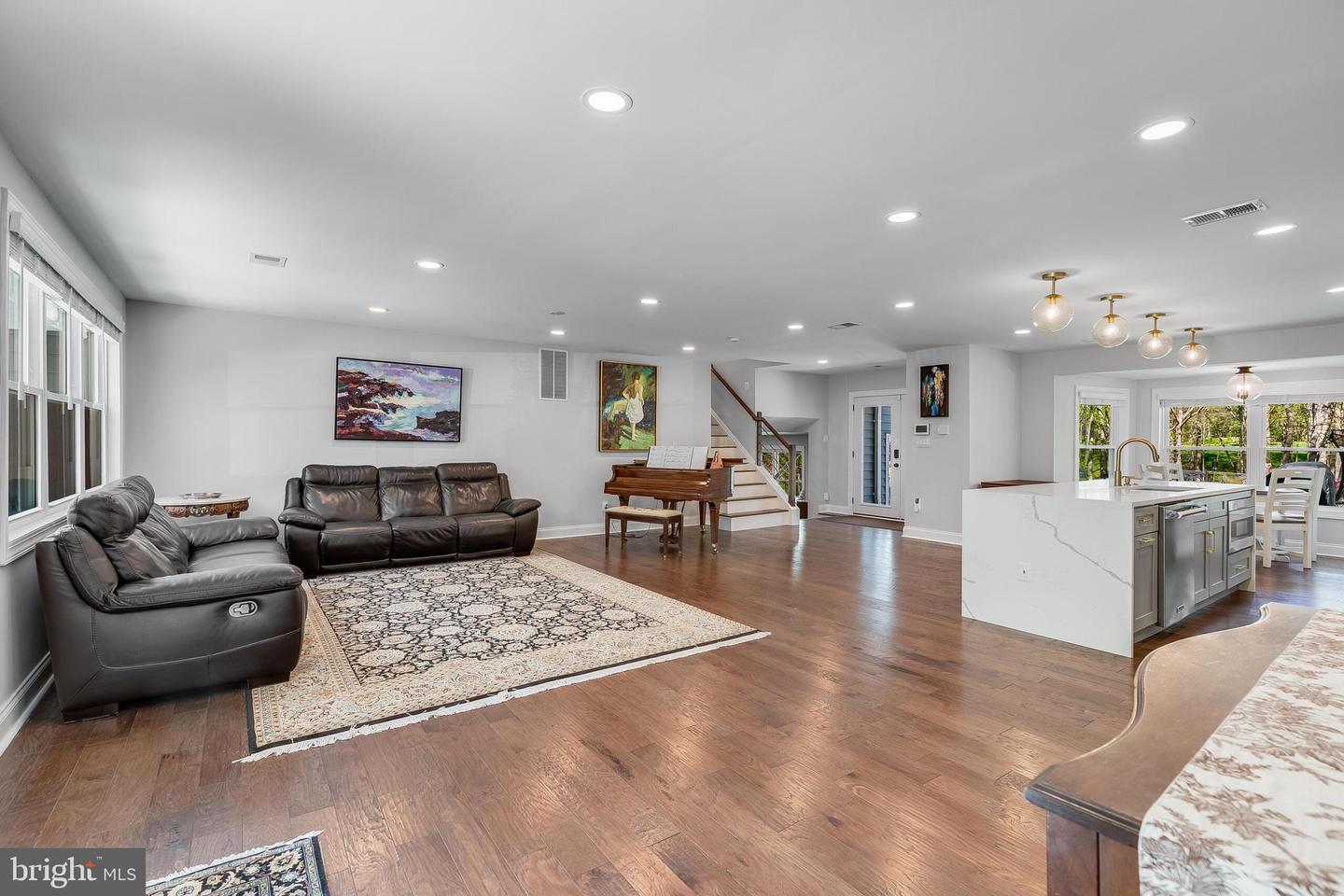 10217 LAWYERS RD, VIENNA, Virginia 22181, 4 Bedrooms Bedrooms, ,4 BathroomsBathrooms,Residential,For sale,10217 LAWYERS RD,VAFX2235354 MLS # VAFX2235354