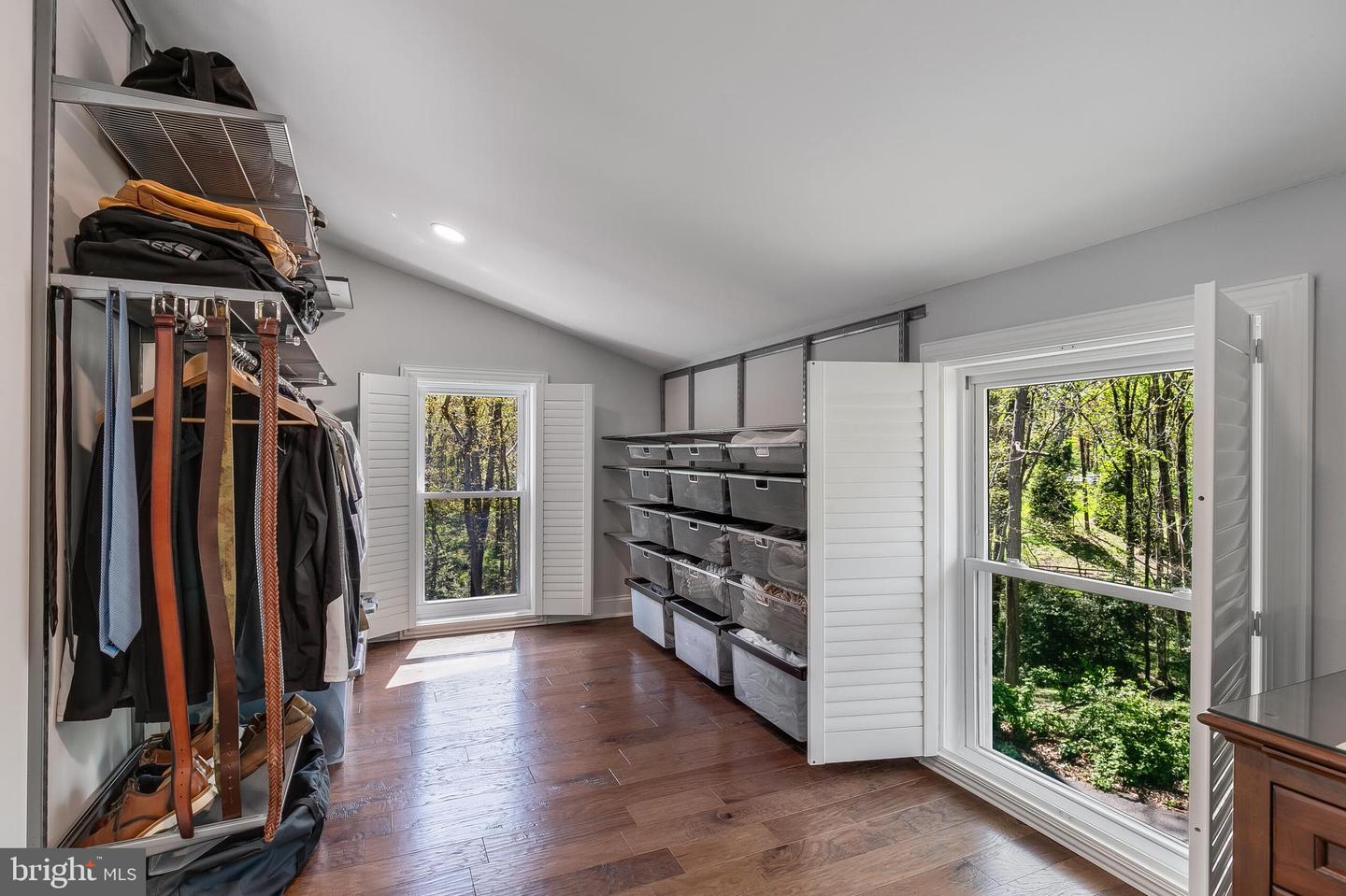 10217 LAWYERS RD, VIENNA, Virginia 22181, 4 Bedrooms Bedrooms, ,4 BathroomsBathrooms,Residential,For sale,10217 LAWYERS RD,VAFX2235354 MLS # VAFX2235354