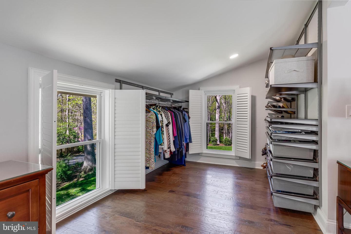 10217 LAWYERS RD, VIENNA, Virginia 22181, 4 Bedrooms Bedrooms, ,4 BathroomsBathrooms,Residential,For sale,10217 LAWYERS RD,VAFX2235354 MLS # VAFX2235354