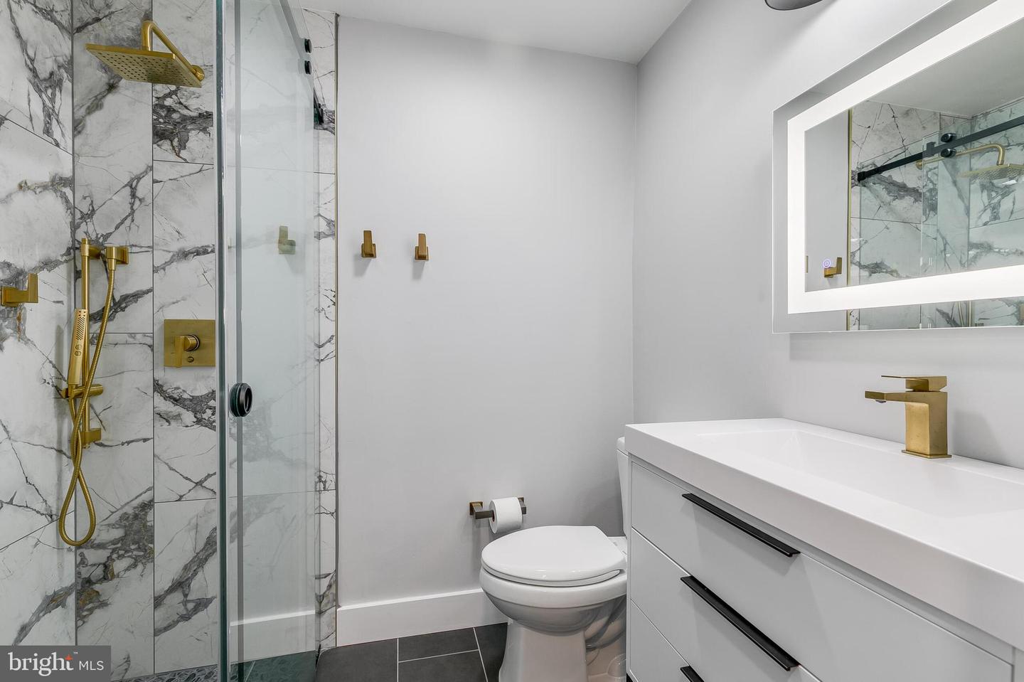 10217 LAWYERS RD, VIENNA, Virginia 22181, 4 Bedrooms Bedrooms, ,4 BathroomsBathrooms,Residential,For sale,10217 LAWYERS RD,VAFX2235354 MLS # VAFX2235354