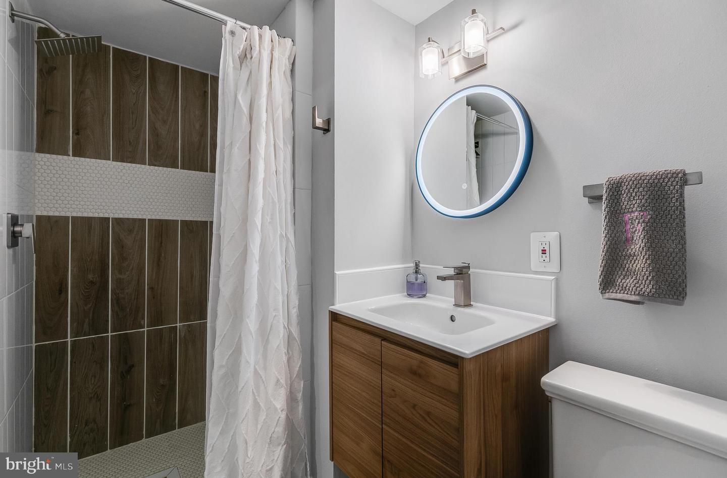 10217 LAWYERS RD, VIENNA, Virginia 22181, 4 Bedrooms Bedrooms, ,4 BathroomsBathrooms,Residential,For sale,10217 LAWYERS RD,VAFX2235354 MLS # VAFX2235354