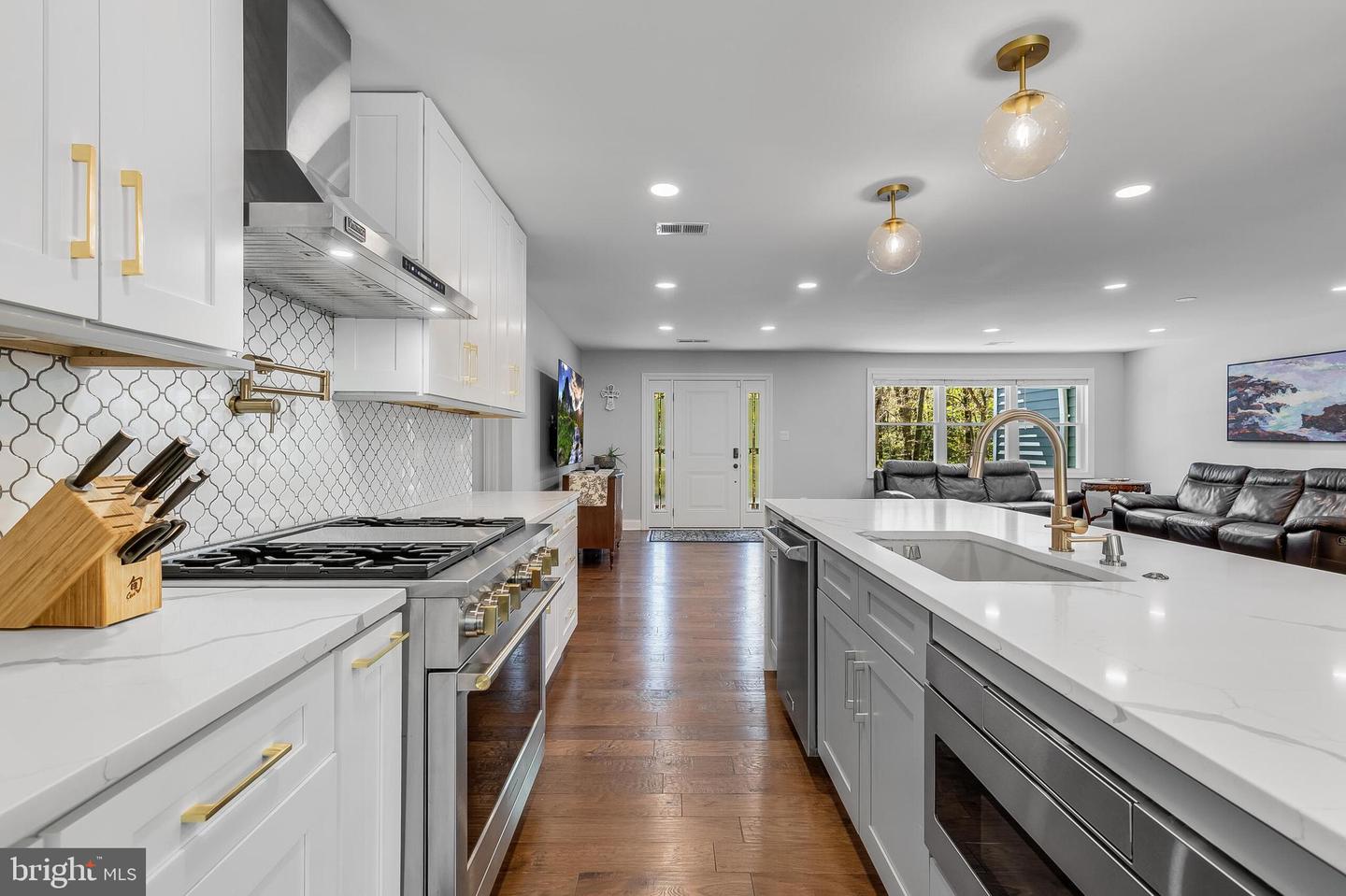 10217 LAWYERS RD, VIENNA, Virginia 22181, 4 Bedrooms Bedrooms, ,4 BathroomsBathrooms,Residential,For sale,10217 LAWYERS RD,VAFX2235354 MLS # VAFX2235354