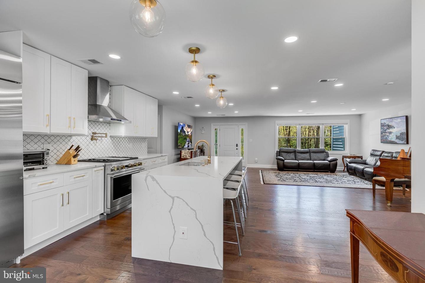 10217 LAWYERS RD, VIENNA, Virginia 22181, 4 Bedrooms Bedrooms, ,4 BathroomsBathrooms,Residential,For sale,10217 LAWYERS RD,VAFX2235354 MLS # VAFX2235354