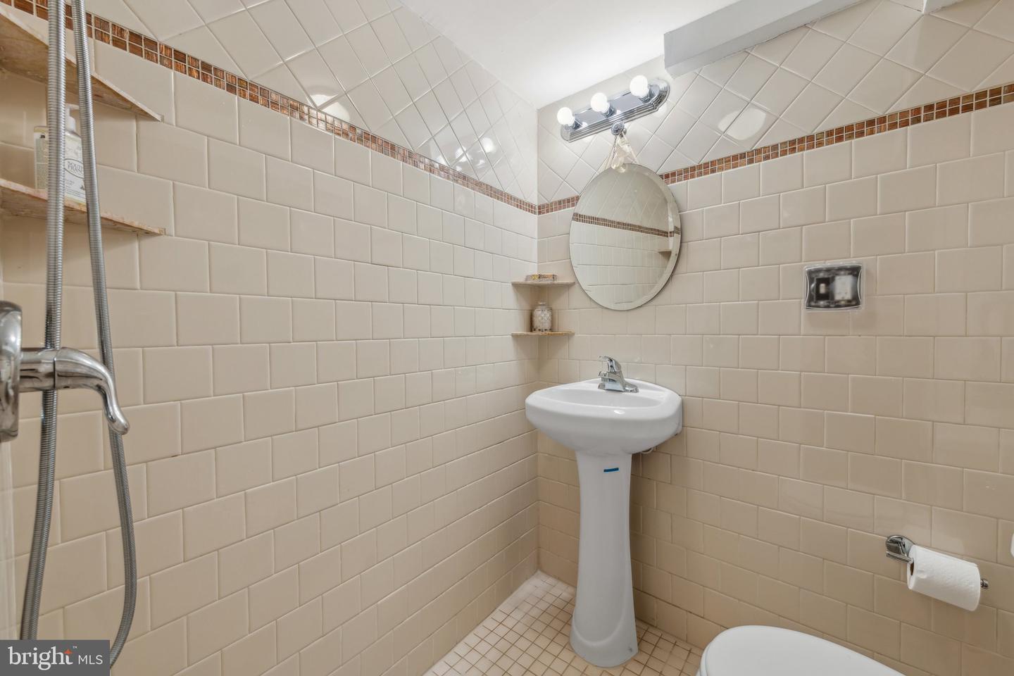 5219 WESTERN AVE NW, WASHINGTON, District Of Columbia 20015, 3 Bedrooms Bedrooms, ,2 BathroomsBathrooms,Residential,For sale,5219 WESTERN AVE NW,DCDC2196424 MLS # DCDC2196424