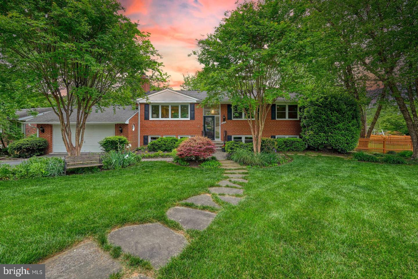 6511 ENGEL DR, MCLEAN, Virginia 22101, 5 Bedrooms Bedrooms, ,3 BathroomsBathrooms,Residential,For sale,6511 ENGEL DR,VAFX2235634 MLS # VAFX2235634