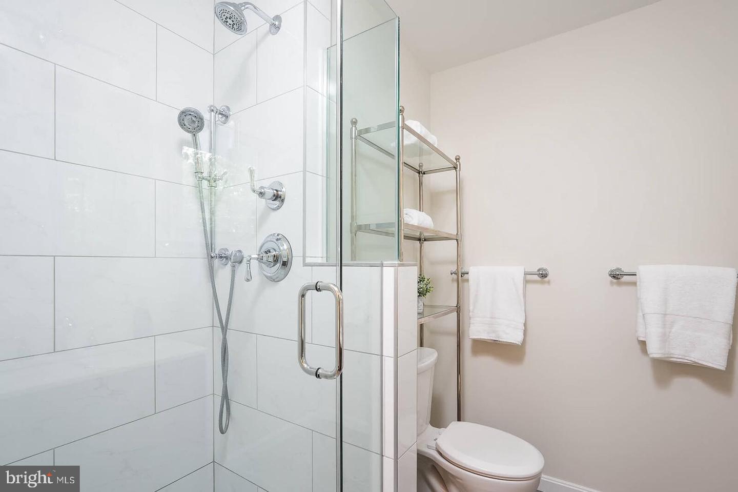 6511 ENGEL DR, MCLEAN, Virginia 22101, 5 Bedrooms Bedrooms, ,3 BathroomsBathrooms,Residential,For sale,6511 ENGEL DR,VAFX2235634 MLS # VAFX2235634