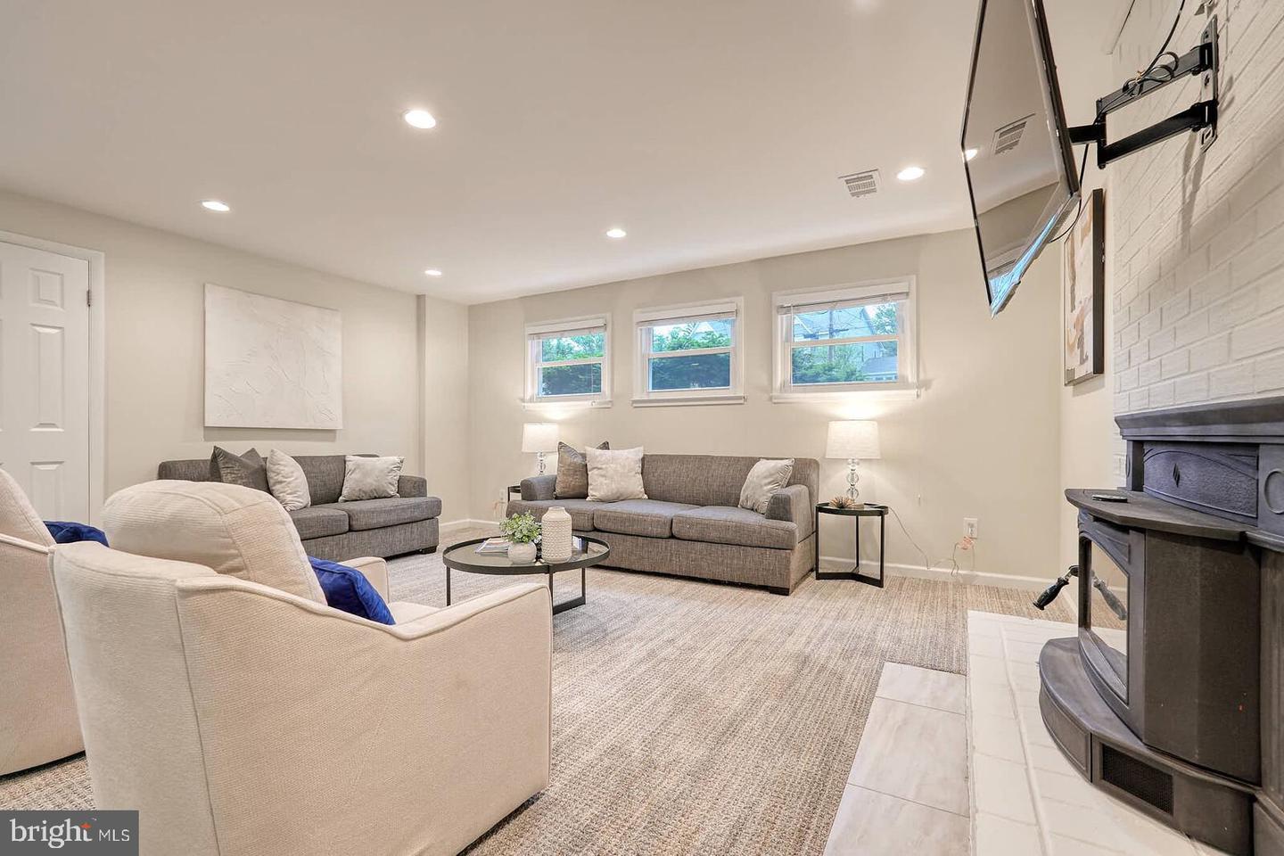 6511 ENGEL DR, MCLEAN, Virginia 22101, 5 Bedrooms Bedrooms, ,3 BathroomsBathrooms,Residential,For sale,6511 ENGEL DR,VAFX2235634 MLS # VAFX2235634
