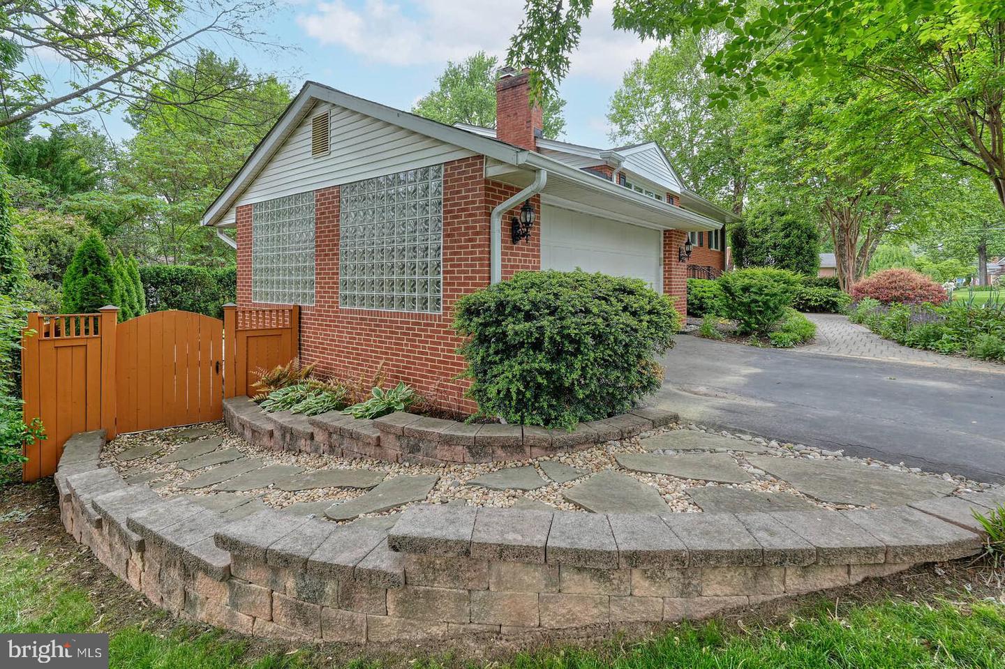 6511 ENGEL DR, MCLEAN, Virginia 22101, 5 Bedrooms Bedrooms, ,3 BathroomsBathrooms,Residential,For sale,6511 ENGEL DR,VAFX2235634 MLS # VAFX2235634