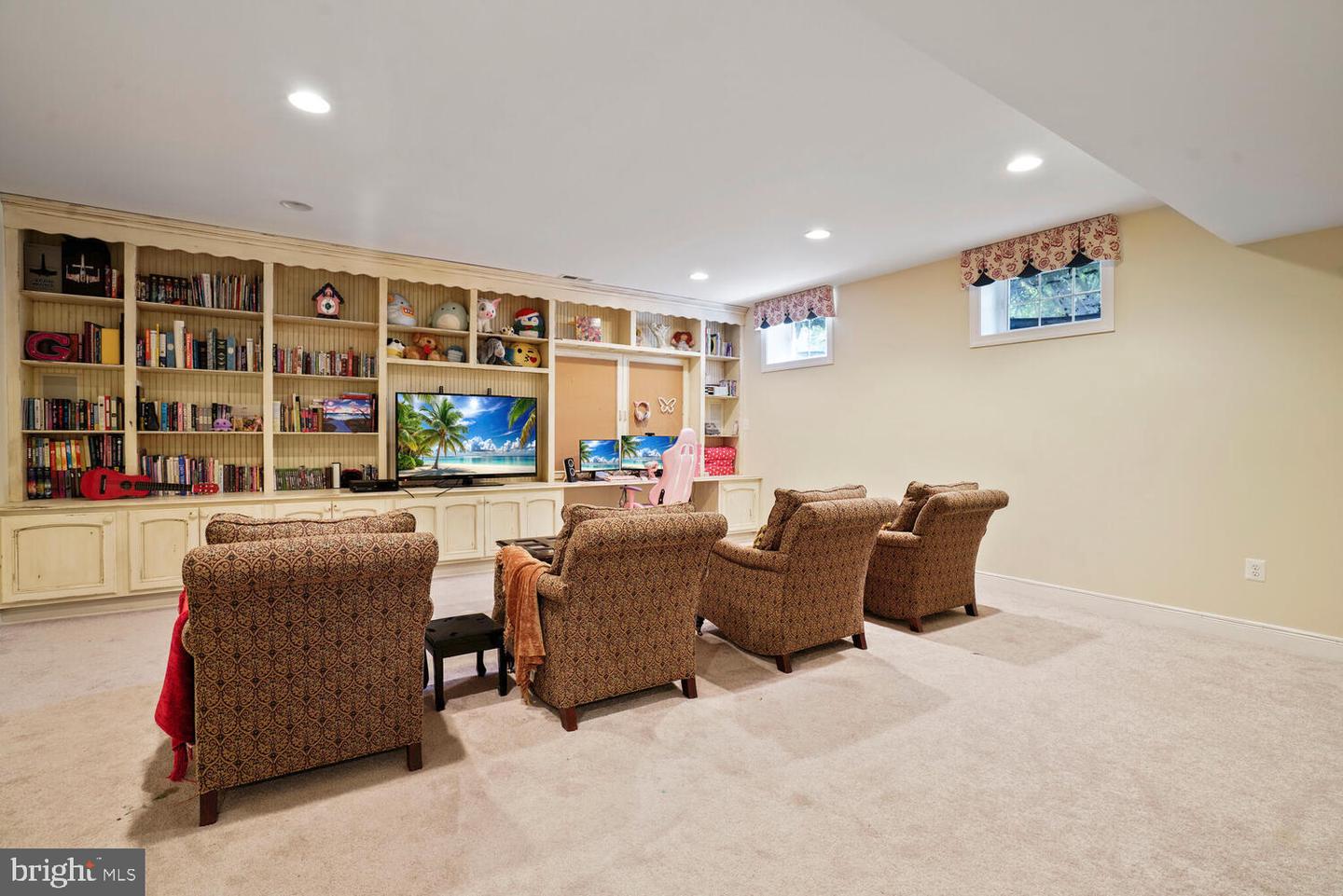 2960 TROUSSEAU LN, OAKTON, Virginia 22124, 5 Bedrooms Bedrooms, ,4 BathroomsBathrooms,Residential,For sale,2960 TROUSSEAU LN,VAFX2235672 MLS # VAFX2235672