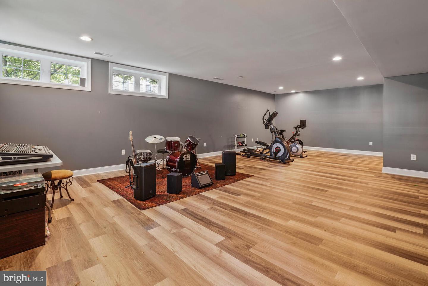 2960 TROUSSEAU LN, OAKTON, Virginia 22124, 5 Bedrooms Bedrooms, ,4 BathroomsBathrooms,Residential,For sale,2960 TROUSSEAU LN,VAFX2235672 MLS # VAFX2235672