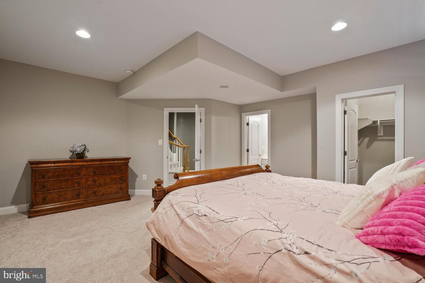 2960 TROUSSEAU LN, OAKTON, Virginia 22124, 5 Bedrooms Bedrooms, ,4 BathroomsBathrooms,Residential,For sale,2960 TROUSSEAU LN,VAFX2235672 MLS # VAFX2235672