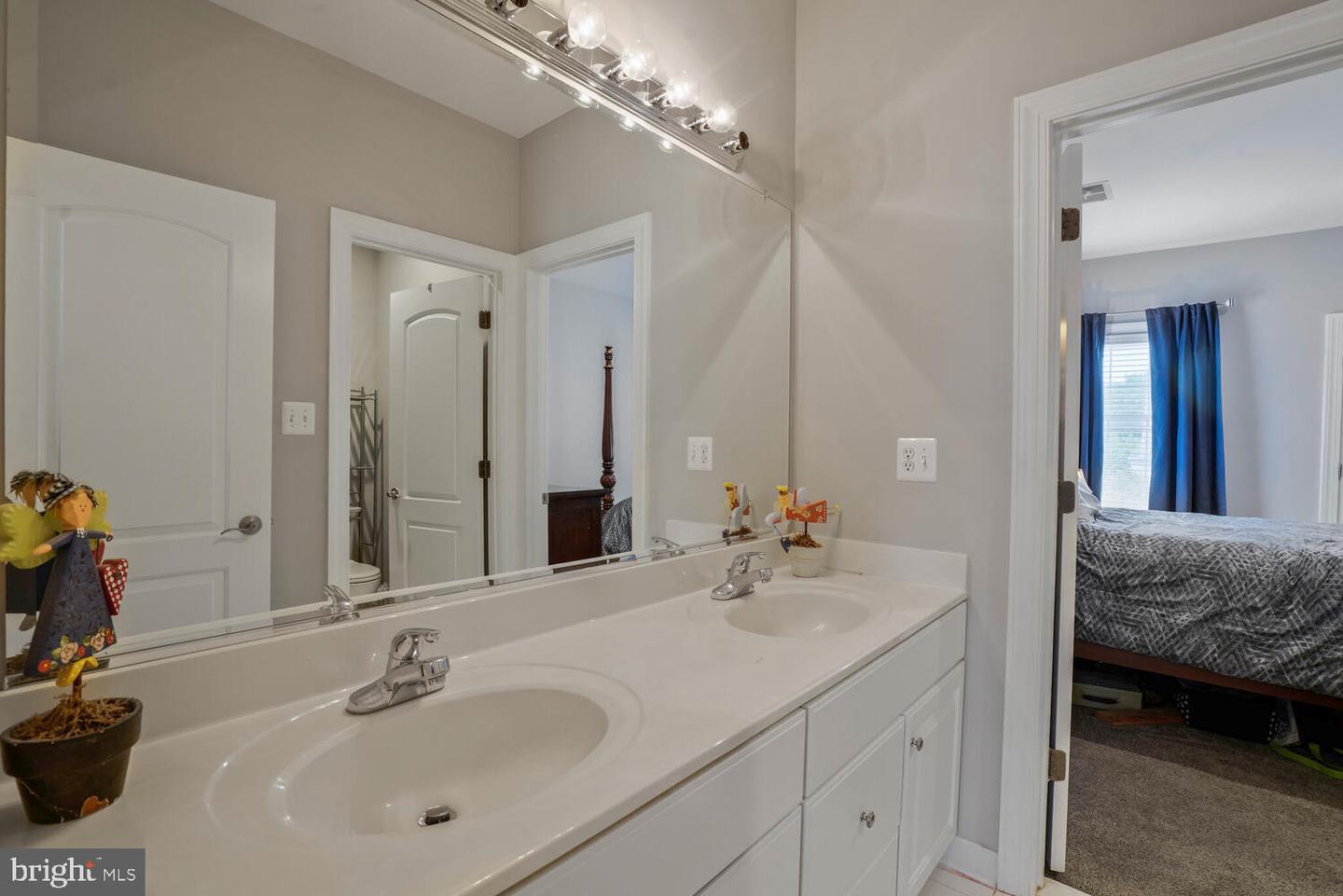 2960 TROUSSEAU LN, OAKTON, Virginia 22124, 5 Bedrooms Bedrooms, ,4 BathroomsBathrooms,Residential,For sale,2960 TROUSSEAU LN,VAFX2235672 MLS # VAFX2235672