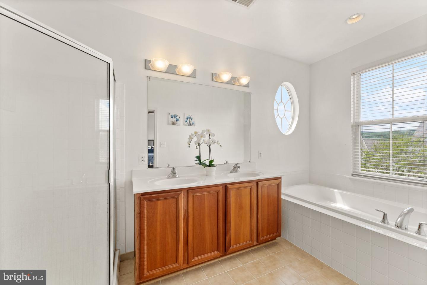 17435 LETHRIDGE CIR, ROUND HILL, Virginia 20141, 5 Bedrooms Bedrooms, ,4 BathroomsBathrooms,Residential,For sale,17435 LETHRIDGE CIR,VALO2094480 MLS # VALO2094480