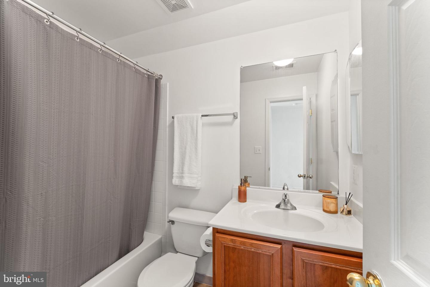 17435 LETHRIDGE CIR, ROUND HILL, Virginia 20141, 5 Bedrooms Bedrooms, ,4 BathroomsBathrooms,Residential,For sale,17435 LETHRIDGE CIR,VALO2094480 MLS # VALO2094480