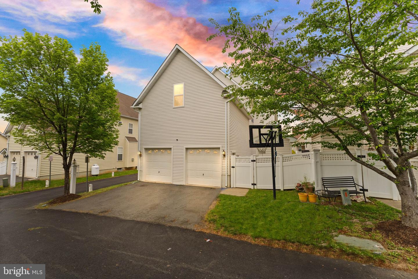 17435 LETHRIDGE CIR, ROUND HILL, Virginia 20141, 5 Bedrooms Bedrooms, ,4 BathroomsBathrooms,Residential,For sale,17435 LETHRIDGE CIR,VALO2094480 MLS # VALO2094480