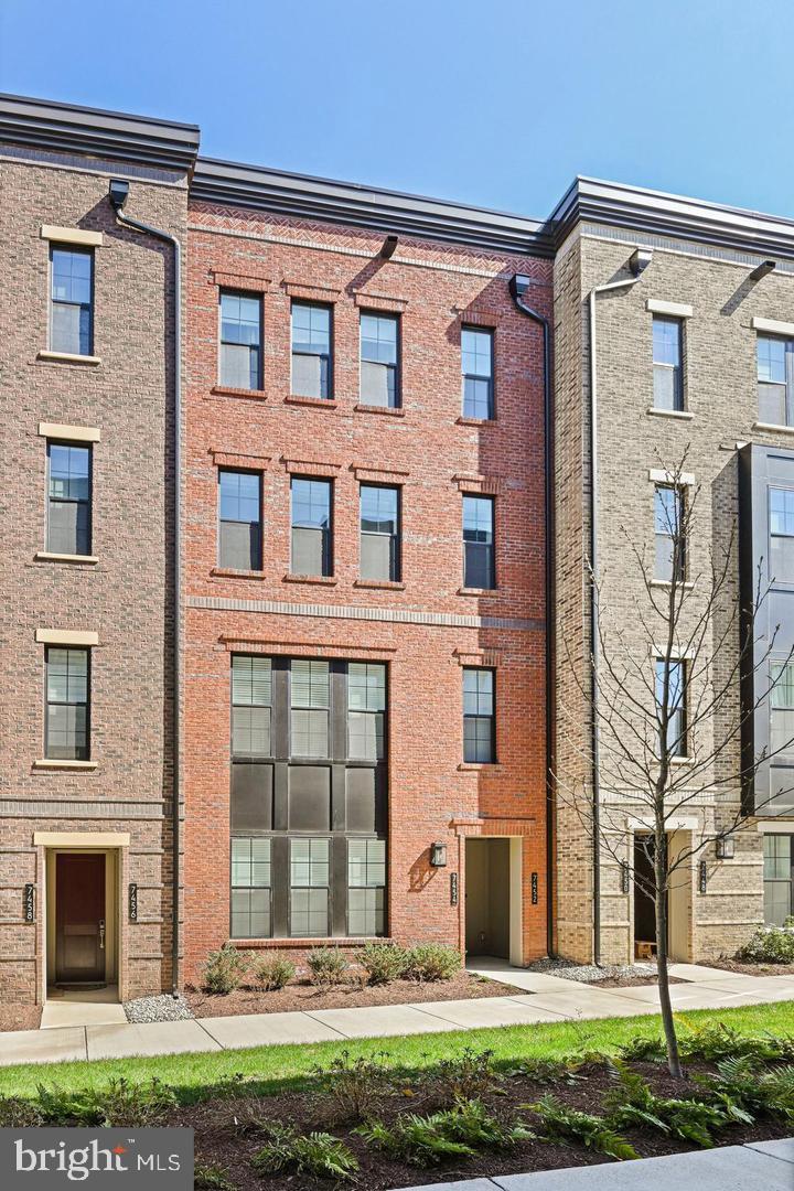 7454 BACKETT WOOD TER #403, MCLEAN, Virginia 22102, 3 Bedrooms Bedrooms, ,2 BathroomsBathrooms,Residential,For sale,7454 BACKETT WOOD TER #403,VAFX2235890 MLS # VAFX2235890