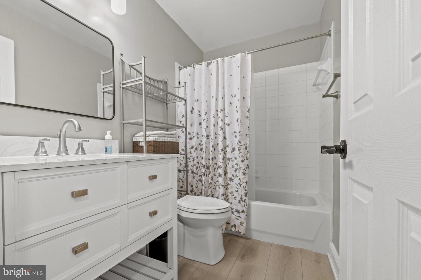 13963 JAMES CROSS ST, CHANTILLY, Virginia 20151, 4 Bedrooms Bedrooms, ,3 BathroomsBathrooms,Residential,For sale,13963 JAMES CROSS ST,VAFX2236006 MLS # VAFX2236006
