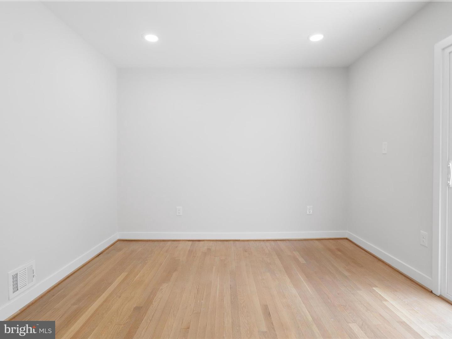 862 N OHIO ST, ARLINGTON, Virginia 22205, 5 Bedrooms Bedrooms, ,3 BathroomsBathrooms,Residential,For sale,862 N OHIO ST,VAAR2056478 MLS # VAAR2056478