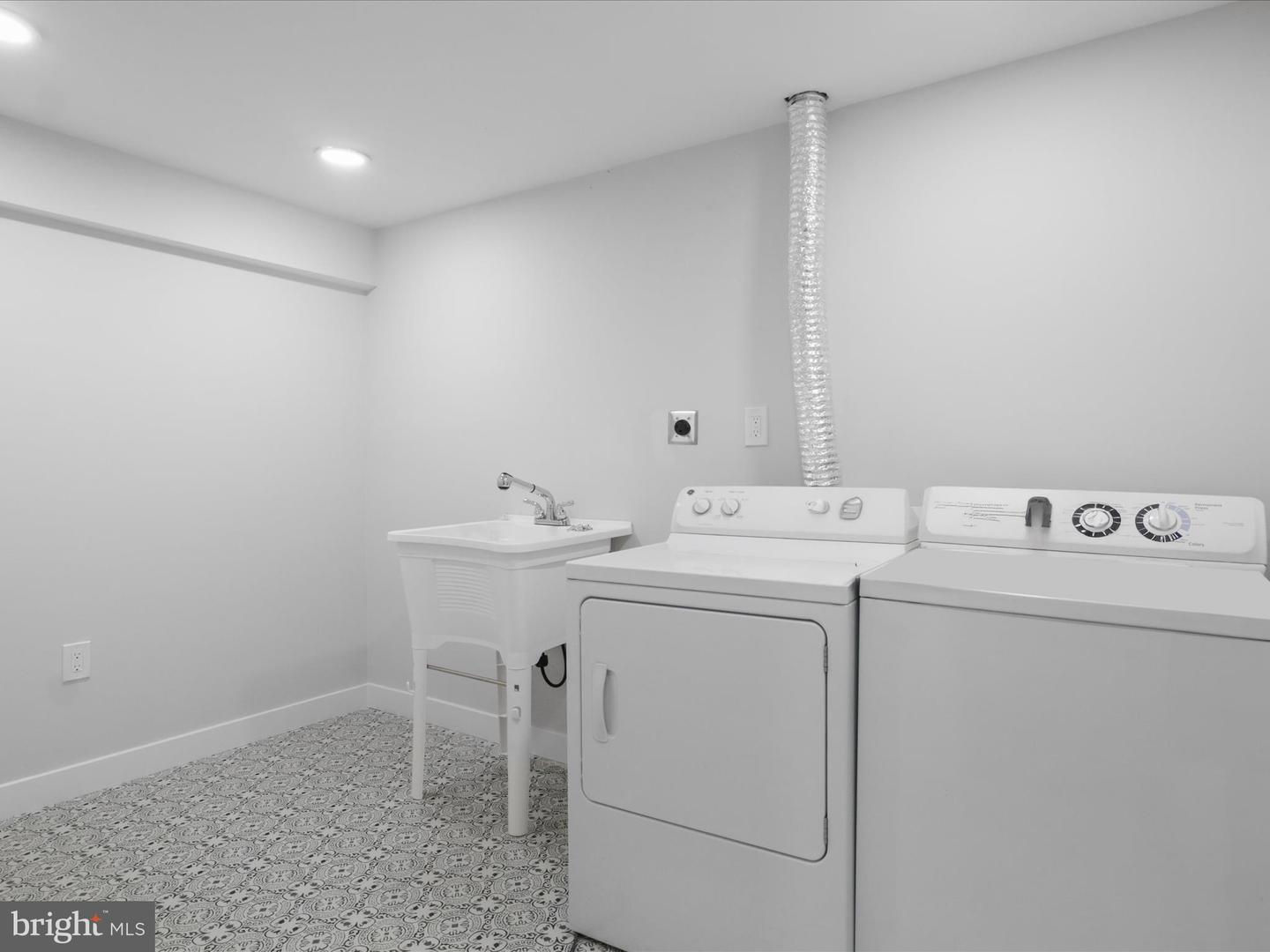 862 N OHIO ST, ARLINGTON, Virginia 22205, 5 Bedrooms Bedrooms, ,3 BathroomsBathrooms,Residential,For sale,862 N OHIO ST,VAAR2056478 MLS # VAAR2056478