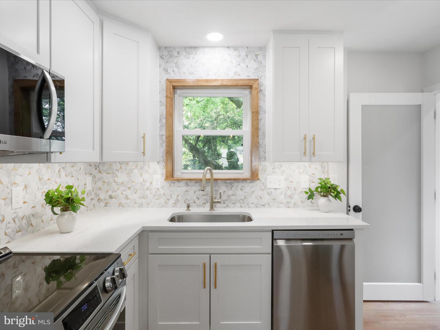 862 N OHIO ST, ARLINGTON, Virginia 22205, 5 Bedrooms Bedrooms, ,3 BathroomsBathrooms,Residential,For sale,862 N OHIO ST,VAAR2056478 MLS # VAAR2056478