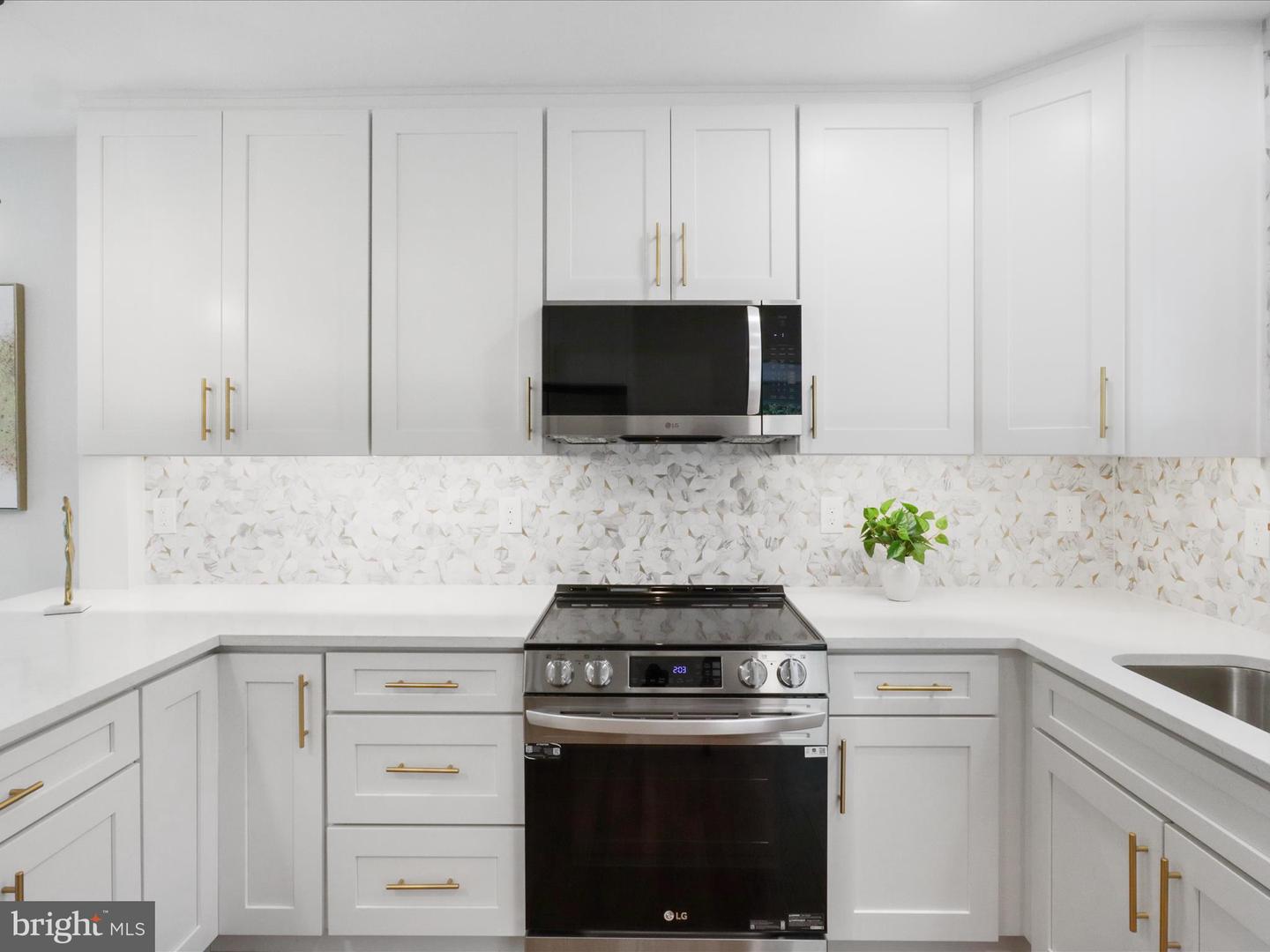 862 N OHIO ST, ARLINGTON, Virginia 22205, 5 Bedrooms Bedrooms, ,3 BathroomsBathrooms,Residential,For sale,862 N OHIO ST,VAAR2056478 MLS # VAAR2056478
