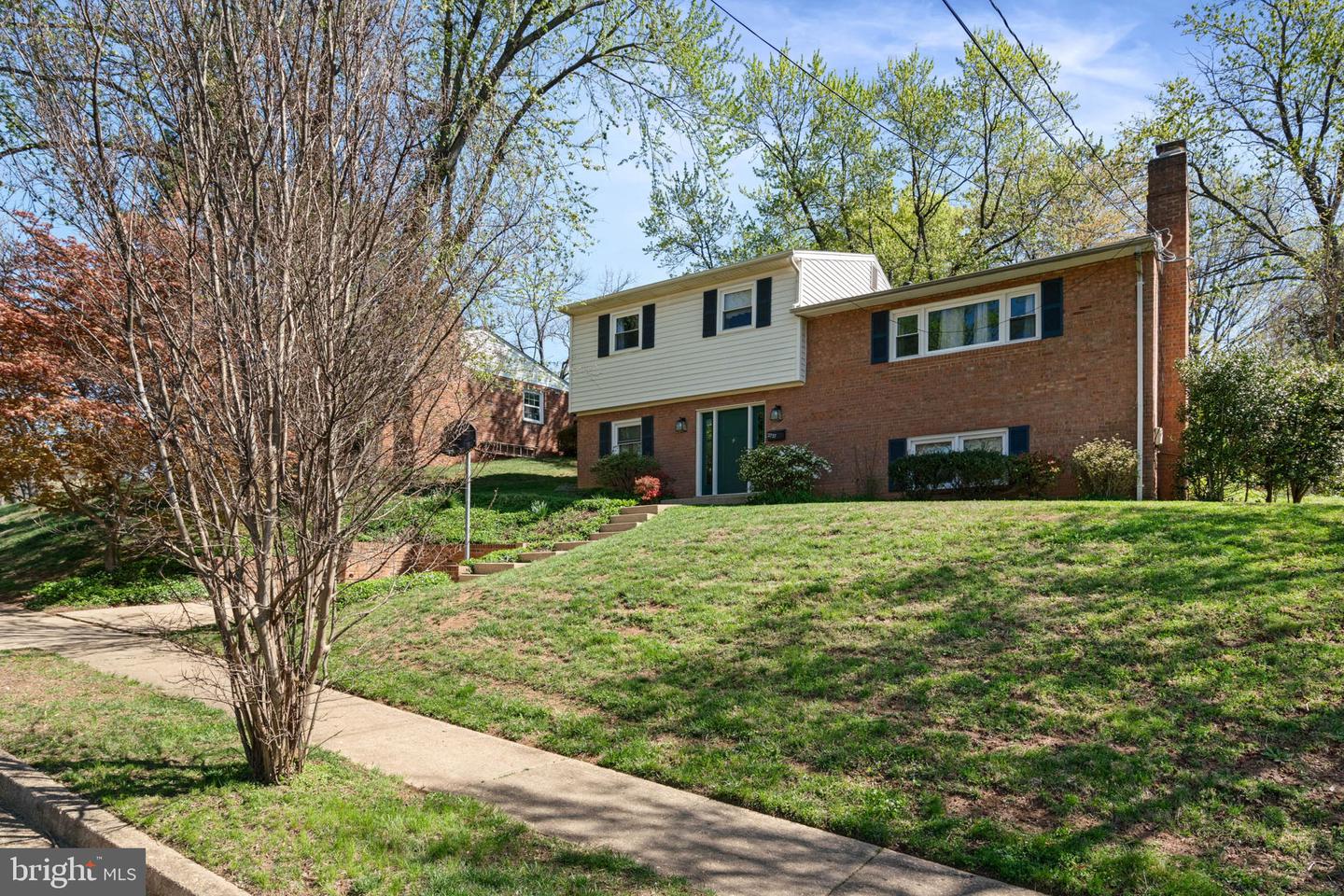 2737 WELCOME DR, FALLS CHURCH, Virginia 22046, 4 Bedrooms Bedrooms, ,3 BathroomsBathrooms,Residential,For sale,2737 WELCOME DR,VAFX2236296 MLS # VAFX2236296