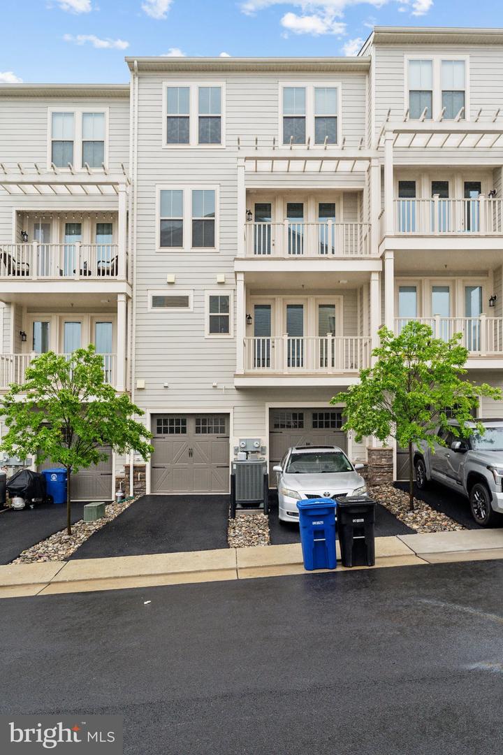 906 CALIFORNIA DR NE, LEESBURG, Virginia 20176, 3 Bedrooms Bedrooms, ,2 BathroomsBathrooms,Residential,For sale,906 CALIFORNIA DR NE,VALO2094696 MLS # VALO2094696