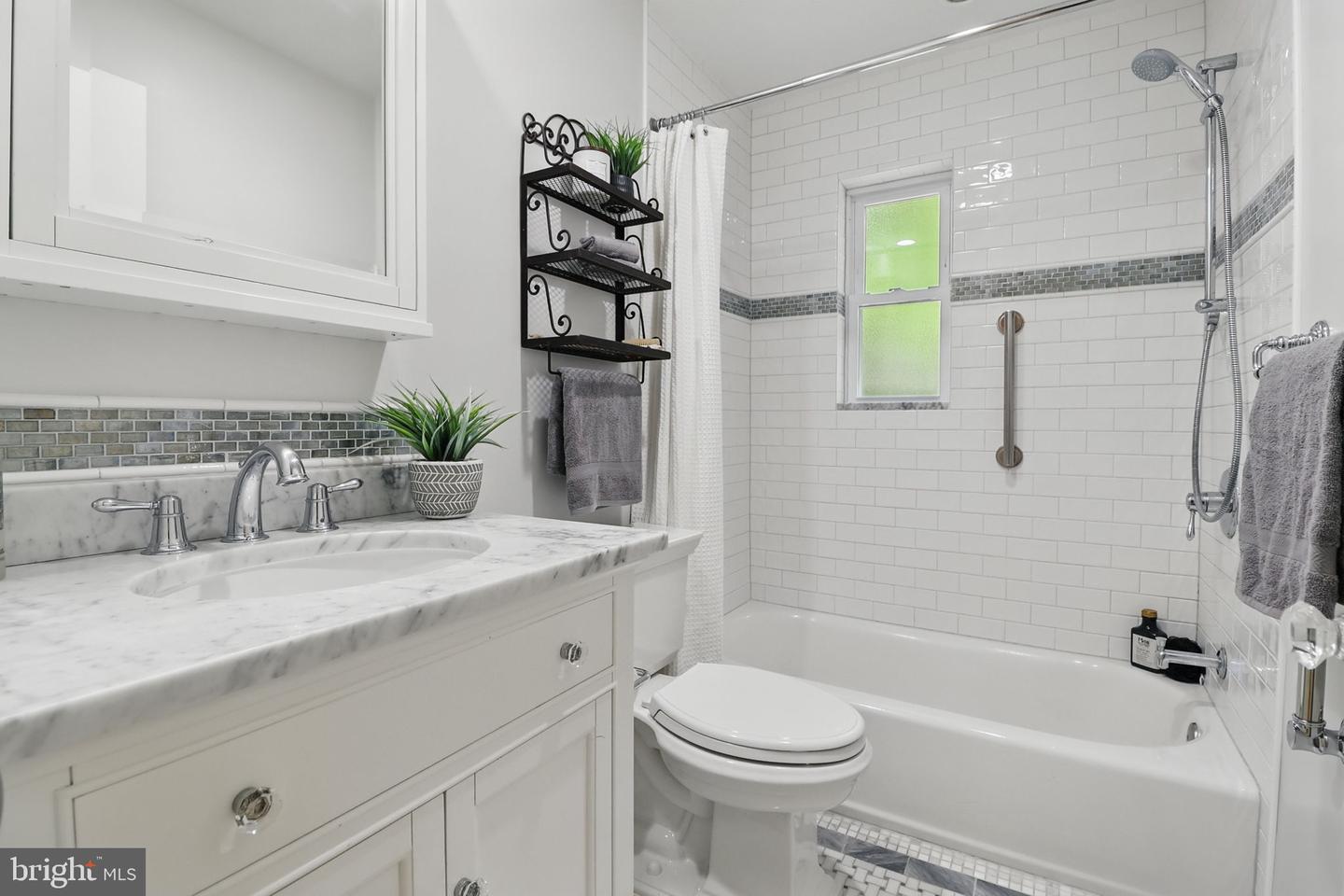 129 FORT WILLIAMS PKWY, ALEXANDRIA, Virginia 22304, 3 Bedrooms Bedrooms, ,2 BathroomsBathrooms,Residential,For sale,129 FORT WILLIAMS PKWY,VAAX2044602 MLS # VAAX2044602