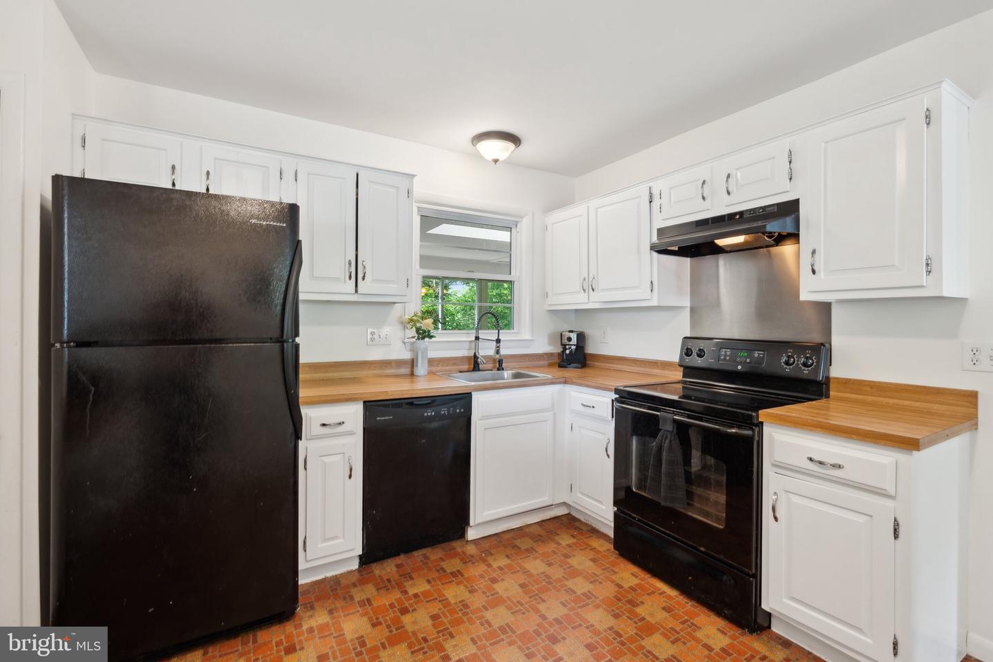 1321 BAYSHIRE LN, HERNDON, Virginia 20170, 3 Bedrooms Bedrooms, ,2 BathroomsBathrooms,Residential,For sale,1321 BAYSHIRE LN,VAFX2236632 MLS # VAFX2236632
