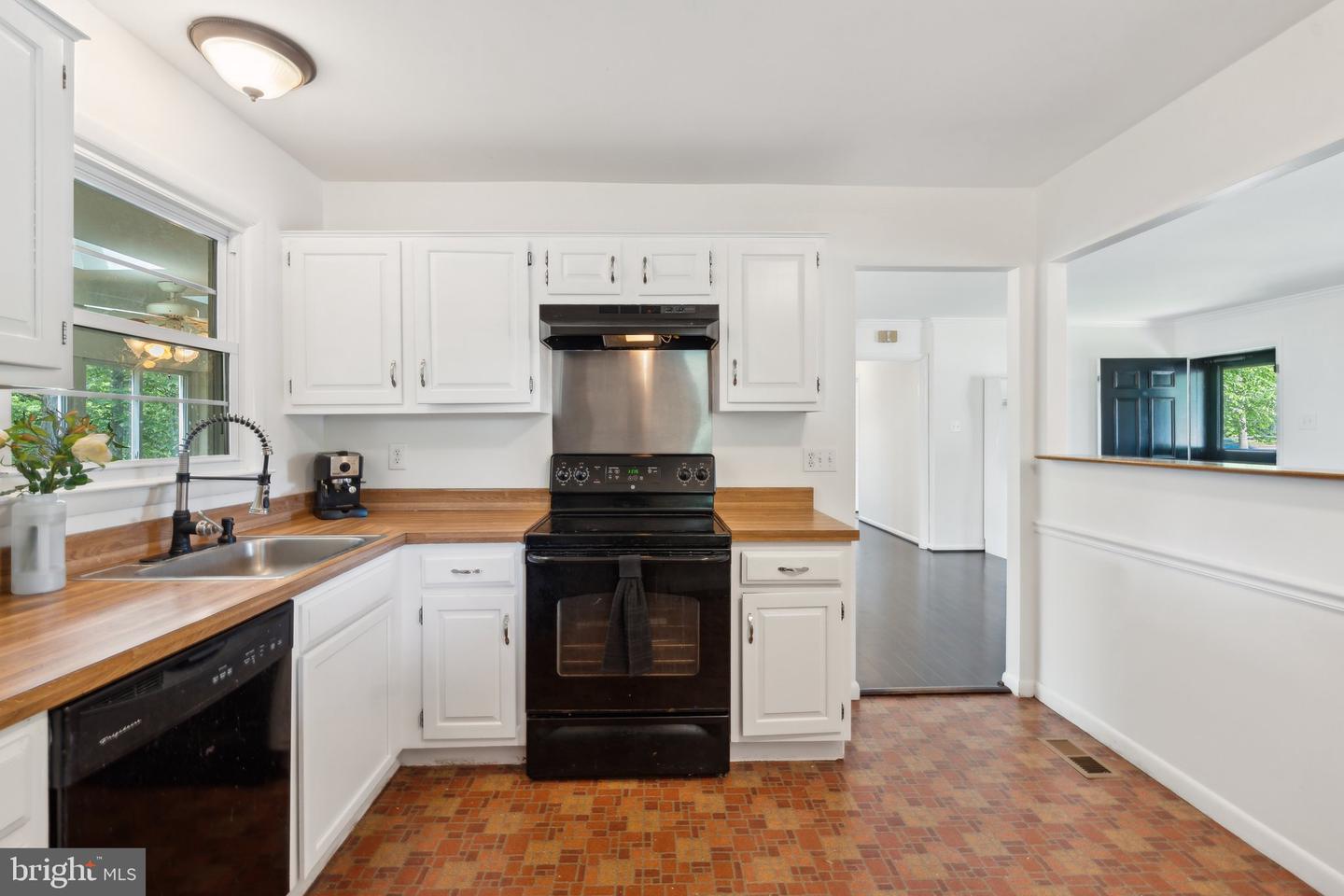 1321 BAYSHIRE LN, HERNDON, Virginia 20170, 3 Bedrooms Bedrooms, ,2 BathroomsBathrooms,Residential,For sale,1321 BAYSHIRE LN,VAFX2236632 MLS # VAFX2236632