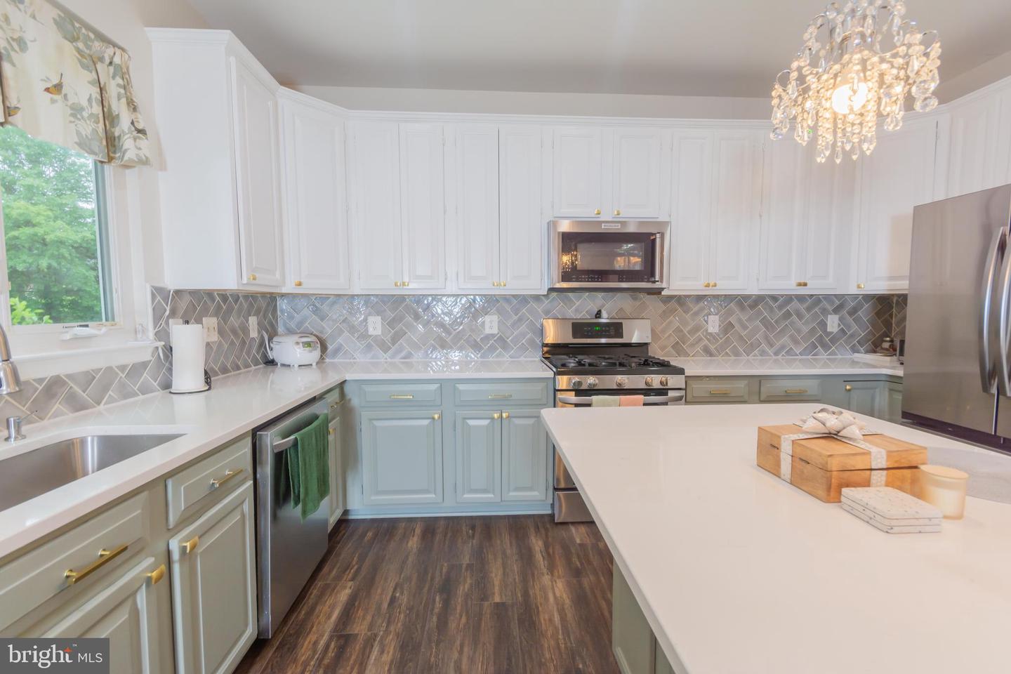 12901 CEDAR GLEN LN, HERNDON, Virginia 20171, 4 Bedrooms Bedrooms, ,3 BathroomsBathrooms,Residential,For sale,12901 CEDAR GLEN LN,VAFX2236848 MLS # VAFX2236848