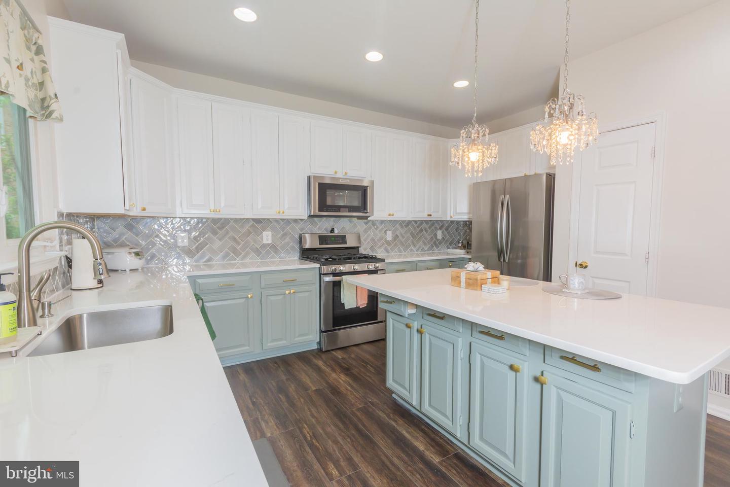 12901 CEDAR GLEN LN, HERNDON, Virginia 20171, 4 Bedrooms Bedrooms, ,3 BathroomsBathrooms,Residential,For sale,12901 CEDAR GLEN LN,VAFX2236848 MLS # VAFX2236848