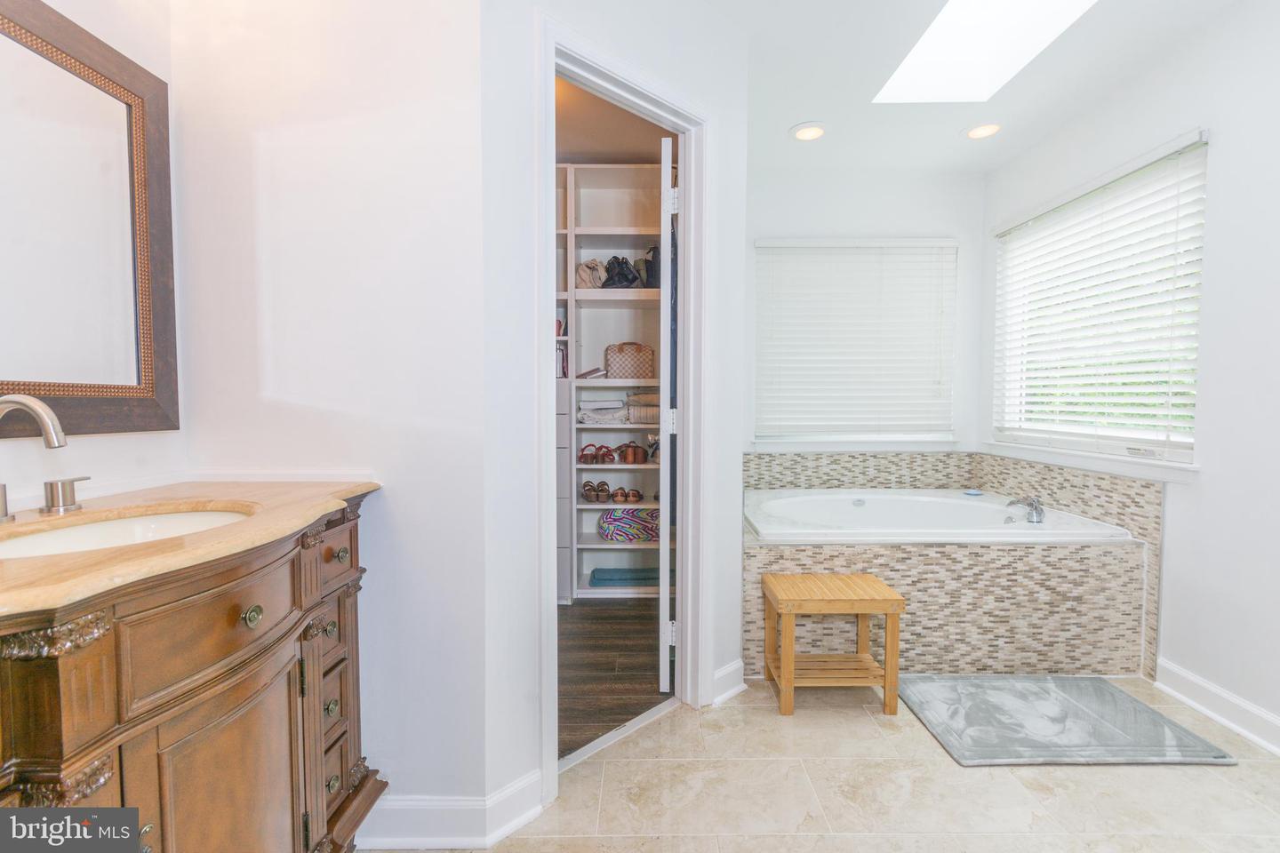 12901 CEDAR GLEN LN, HERNDON, Virginia 20171, 4 Bedrooms Bedrooms, ,3 BathroomsBathrooms,Residential,For sale,12901 CEDAR GLEN LN,VAFX2236848 MLS # VAFX2236848