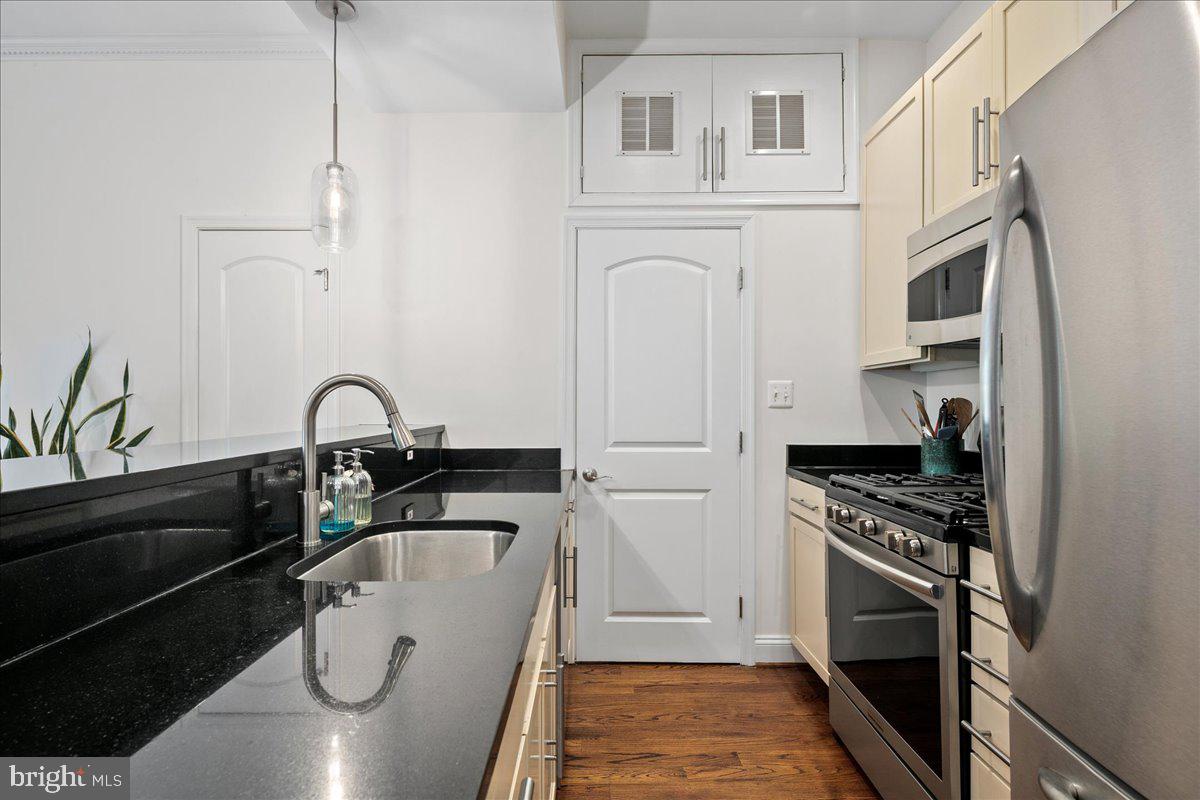 4215 8TH ST NW #1, WASHINGTON, District Of Columbia 20011, 2 Bedrooms Bedrooms, 2 Rooms Rooms,2 BathroomsBathrooms,Residential,For sale,4215 8TH ST NW #1,DCDC2197842 MLS # DCDC2197842