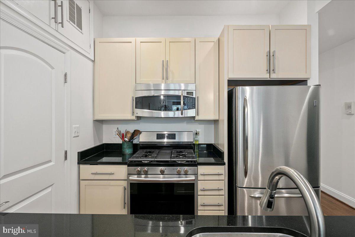4215 8TH ST NW #1, WASHINGTON, District Of Columbia 20011, 2 Bedrooms Bedrooms, 2 Rooms Rooms,2 BathroomsBathrooms,Residential,For sale,4215 8TH ST NW #1,DCDC2197842 MLS # DCDC2197842