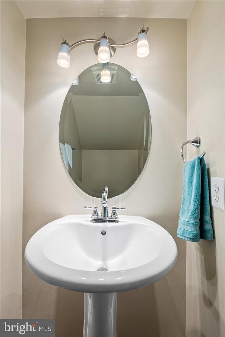 4215 8TH ST NW #1, WASHINGTON, District Of Columbia 20011, 2 Bedrooms Bedrooms, 2 Rooms Rooms,2 BathroomsBathrooms,Residential,For sale,4215 8TH ST NW #1,DCDC2197842 MLS # DCDC2197842