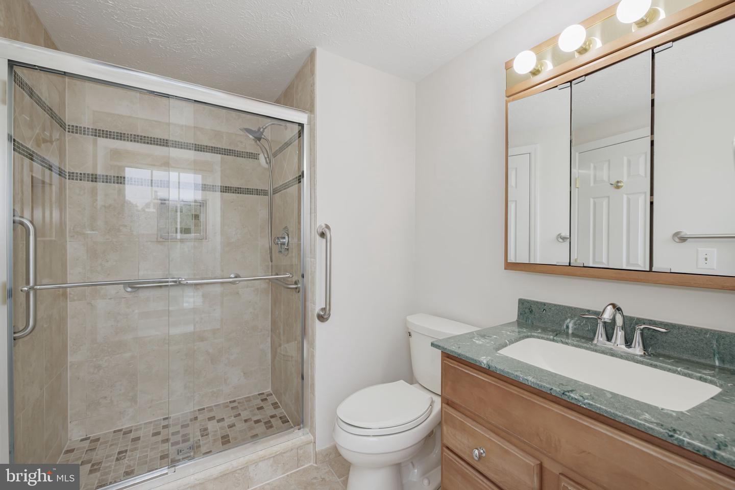 6106 HYACINTH DR, ALEXANDRIA, Virginia 22310, 2 Bedrooms Bedrooms, ,2 BathroomsBathrooms,Residential,For sale,6106 HYACINTH DR,VAFX2237086 MLS # VAFX2237086