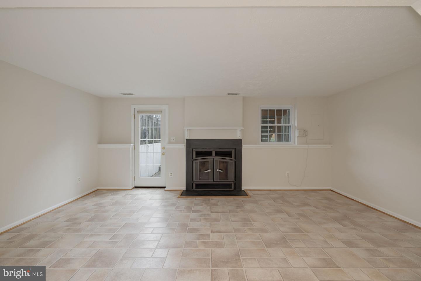 6106 HYACINTH DR, ALEXANDRIA, Virginia 22310, 2 Bedrooms Bedrooms, ,2 BathroomsBathrooms,Residential,For sale,6106 HYACINTH DR,VAFX2237086 MLS # VAFX2237086