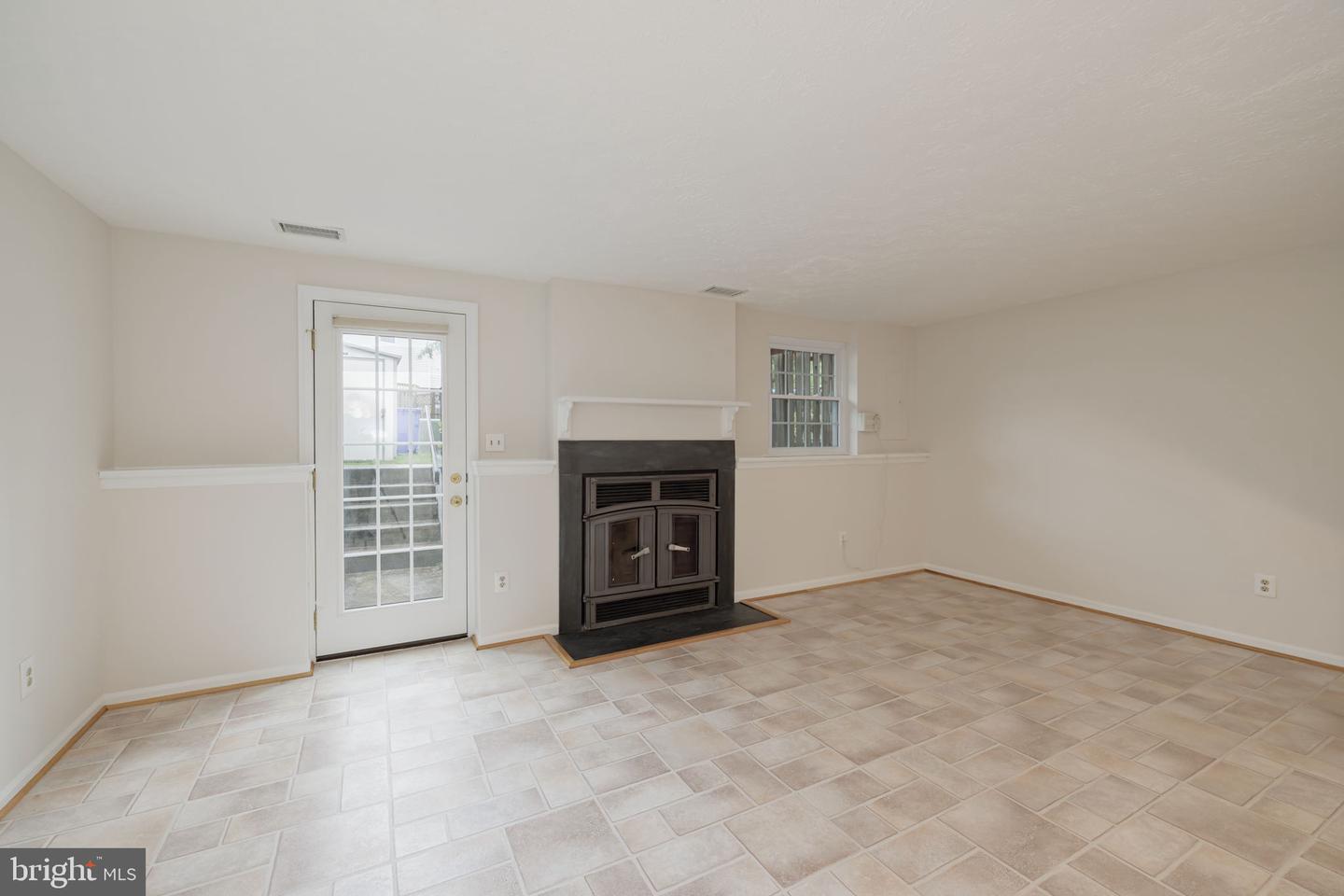 6106 HYACINTH DR, ALEXANDRIA, Virginia 22310, 2 Bedrooms Bedrooms, ,2 BathroomsBathrooms,Residential,For sale,6106 HYACINTH DR,VAFX2237086 MLS # VAFX2237086