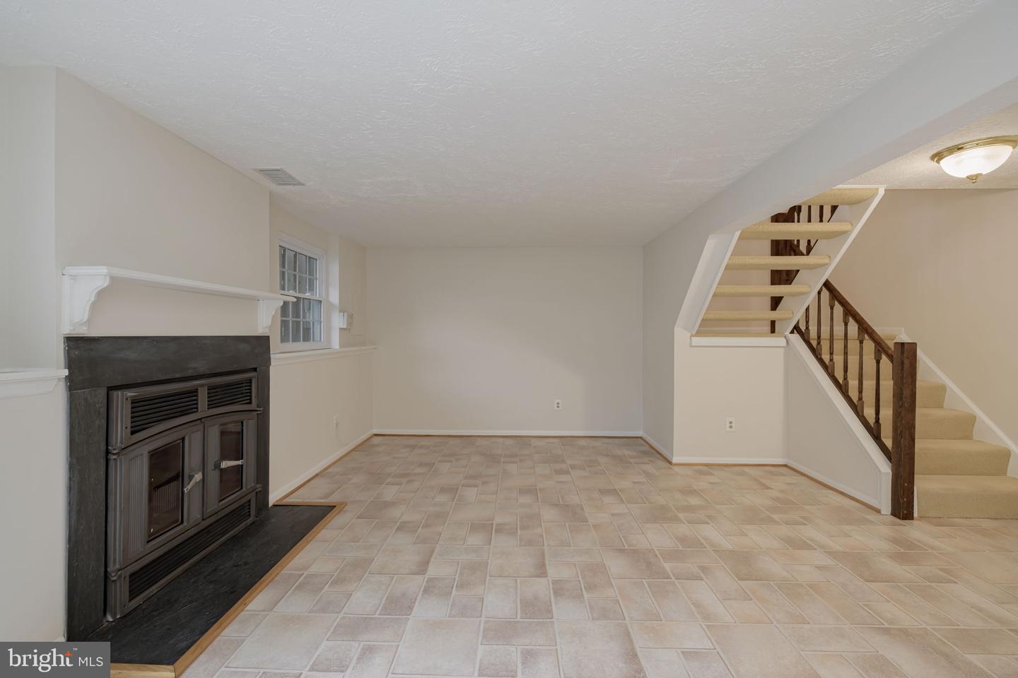 6106 HYACINTH DR, ALEXANDRIA, Virginia 22310, 2 Bedrooms Bedrooms, ,2 BathroomsBathrooms,Residential,For sale,6106 HYACINTH DR,VAFX2237086 MLS # VAFX2237086
